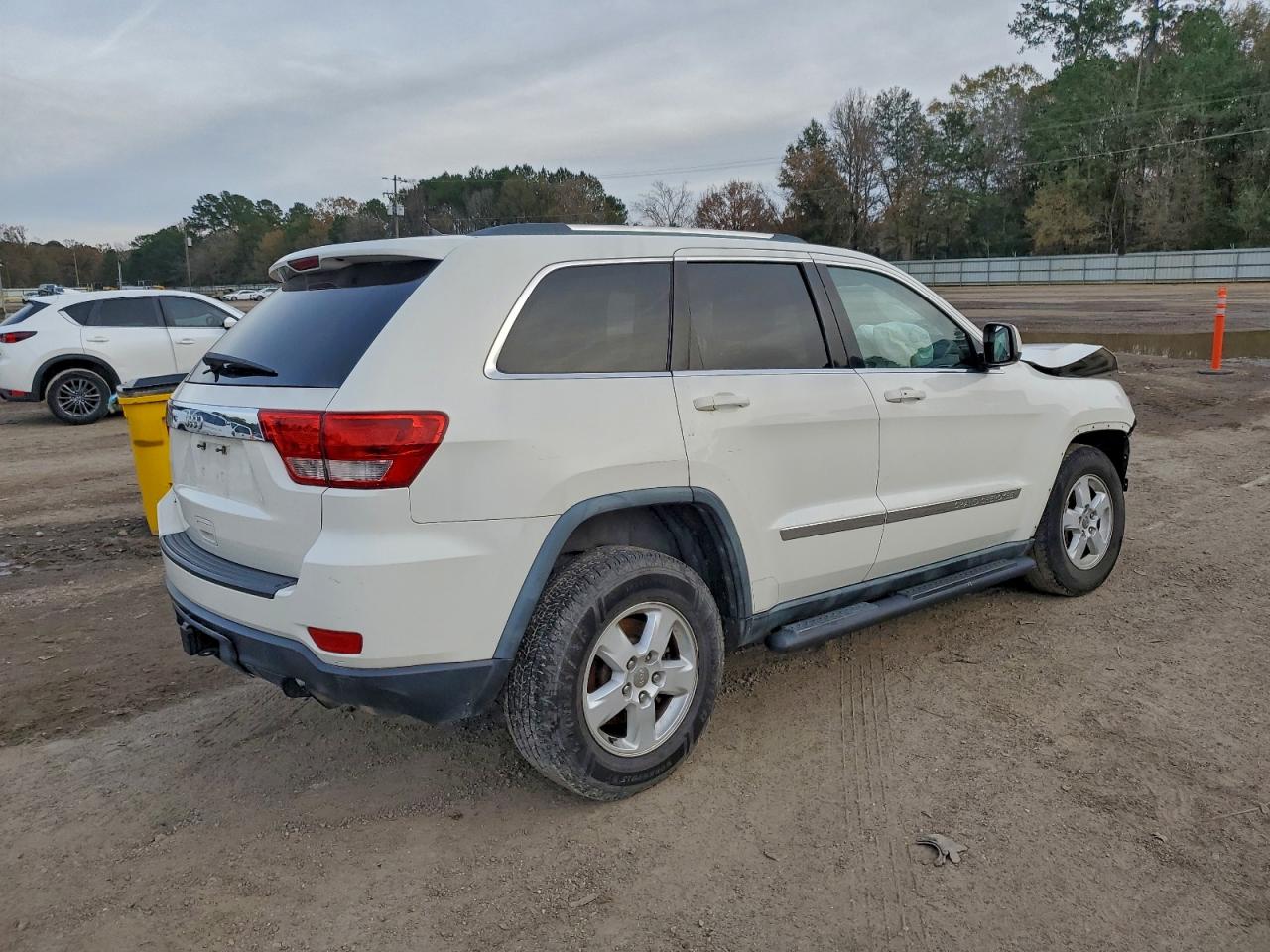 2011 Jeep Grand Cherokee Laredo White vin: 1J4RS4GG1BC539136