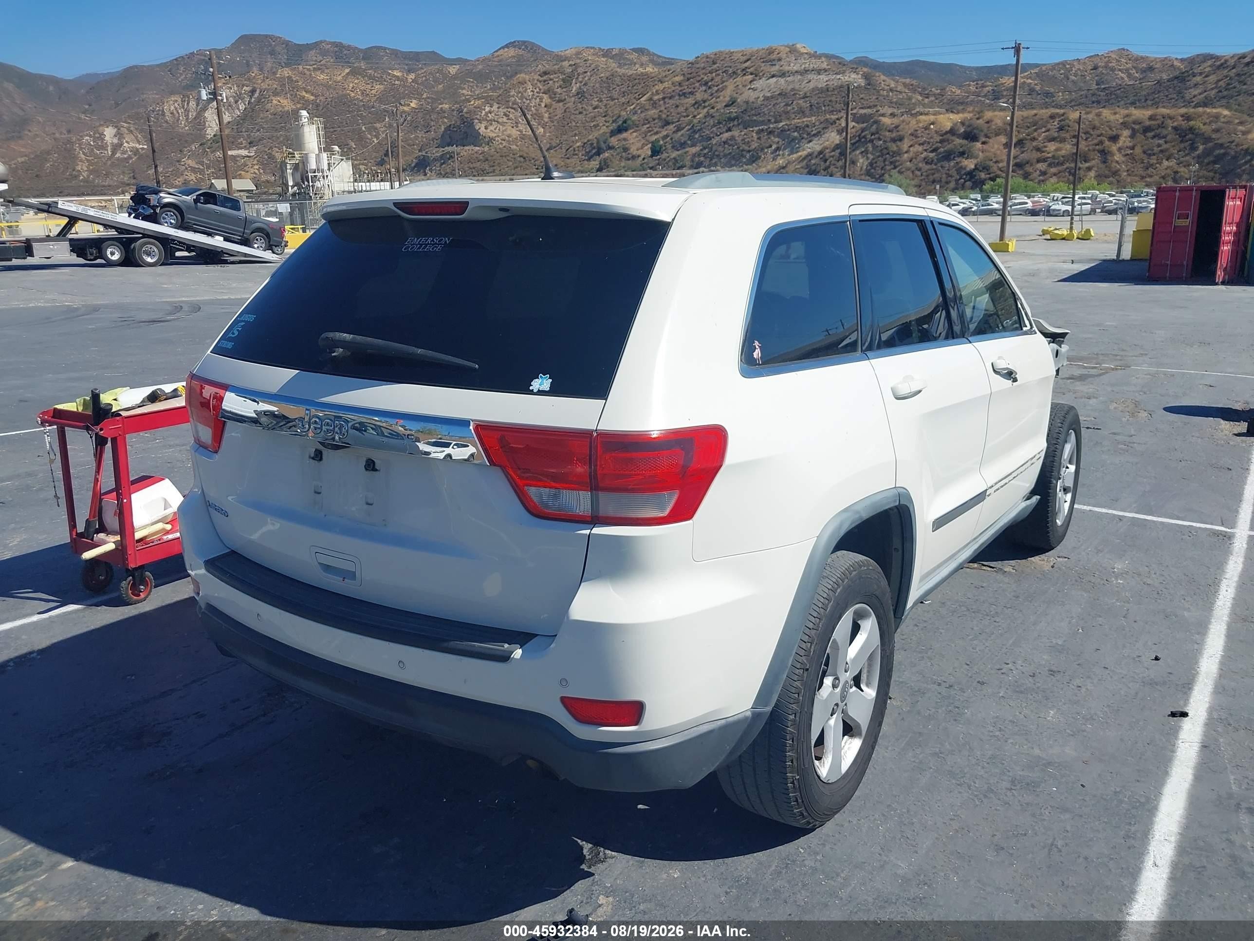 2011 Jeep Grand Cherokee Laredo Белый vin: 1J4RS4GG1BC661172