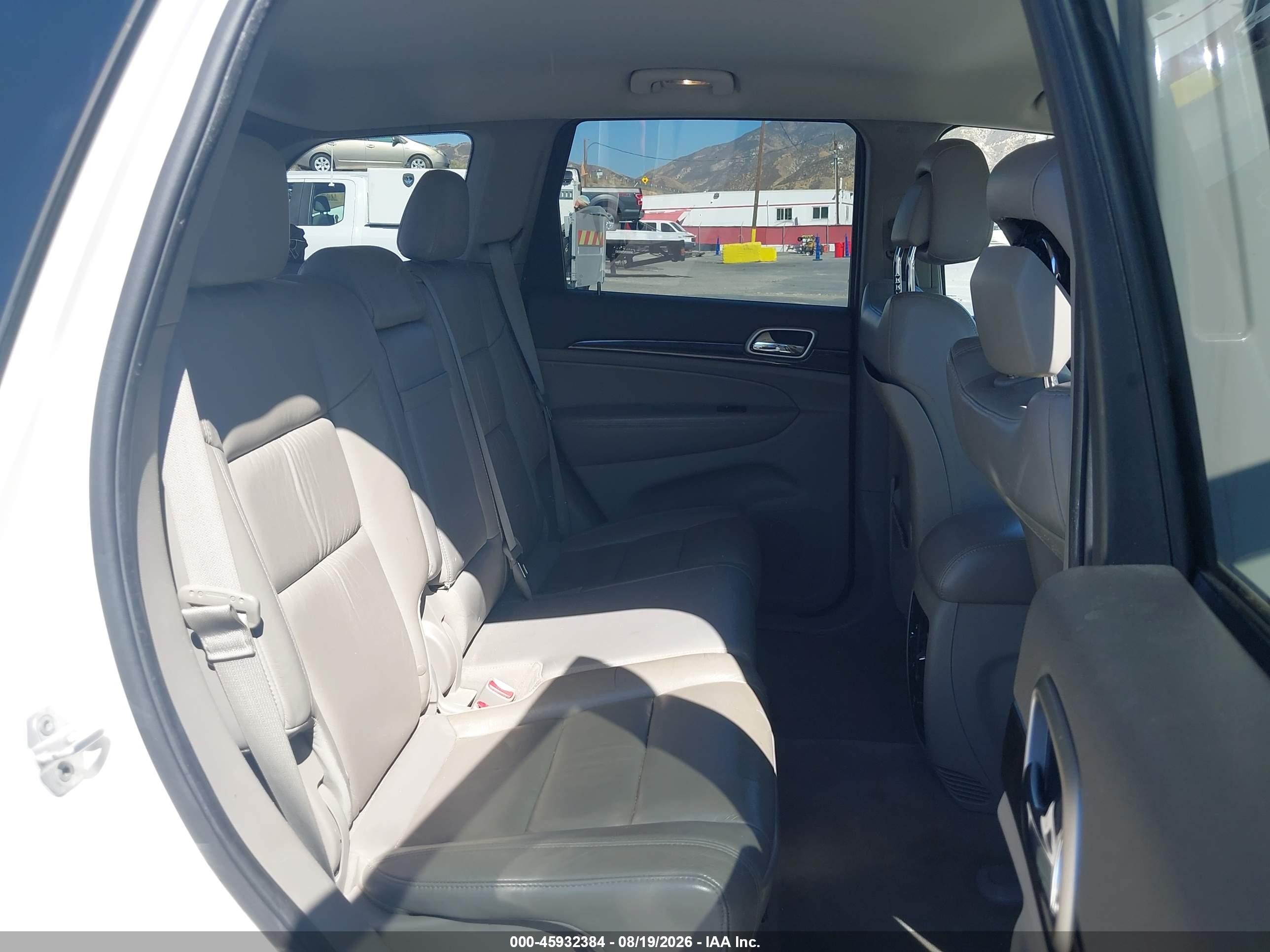2011 Jeep Grand Cherokee Laredo Белый vin: 1J4RS4GG1BC661172