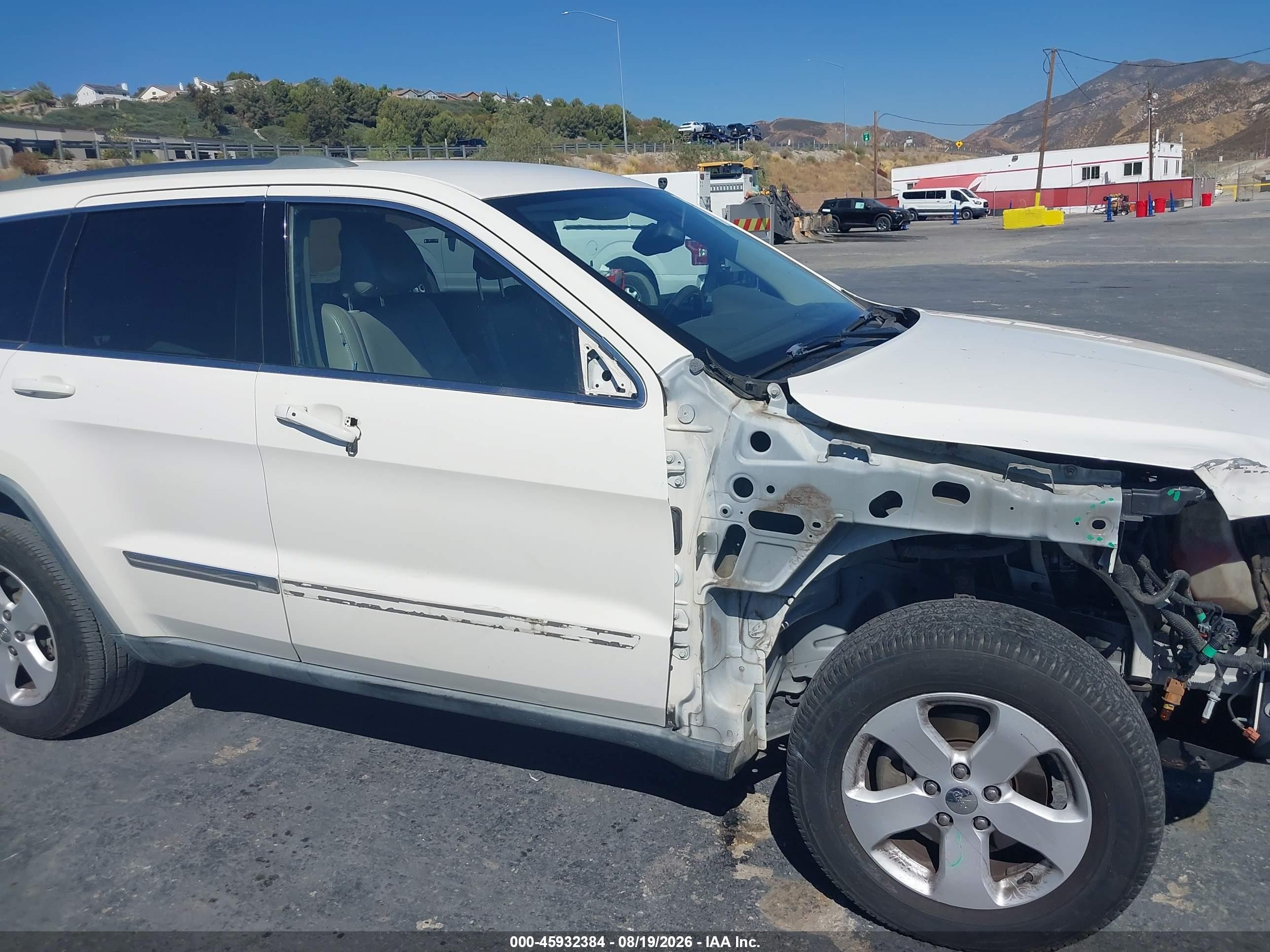 2011 Jeep Grand Cherokee Laredo Белый vin: 1J4RS4GG1BC661172