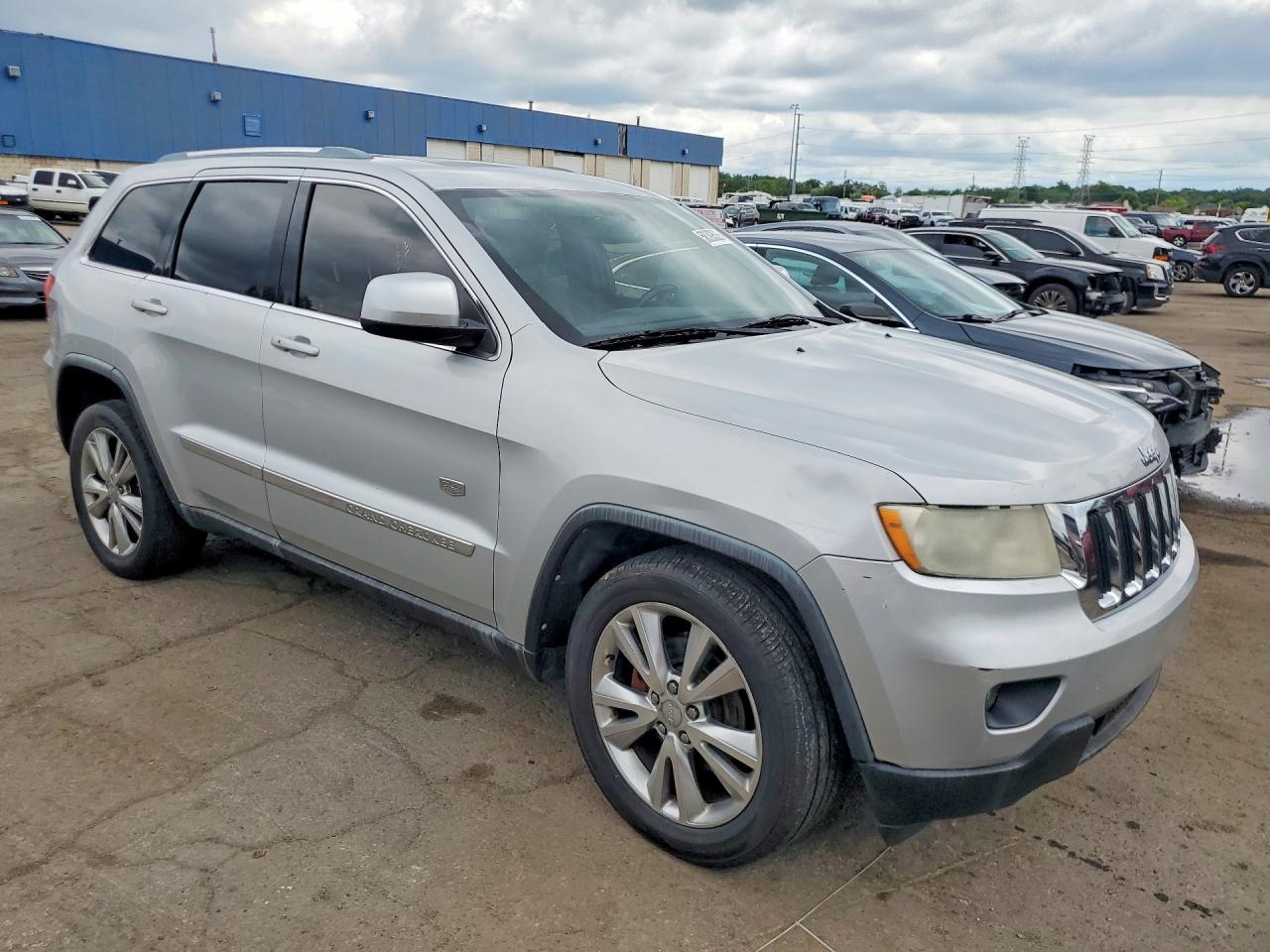 2011 Jeep Grand Cherokee Laredo Silver vin: 1J4RS4GG1BC676528