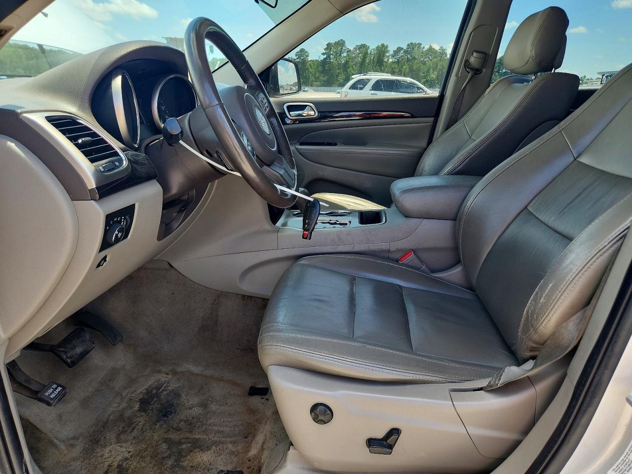 2011 Jeep Grand Cherokee Laredo Silver vin: 1J4RS4GG2BC549139