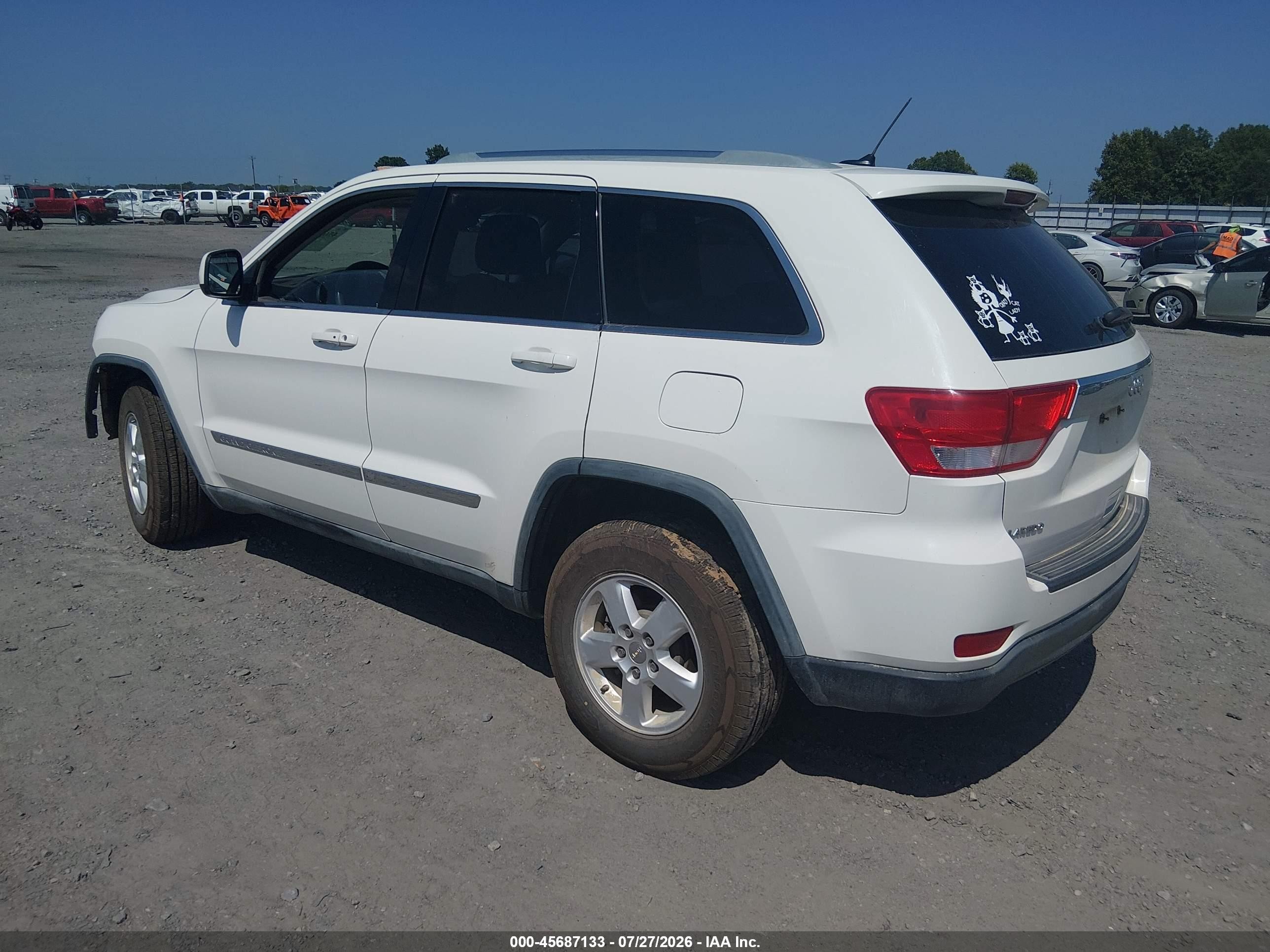 2011 Jeep Grand Cherokee Laredo White vin: 1J4RS4GG2BC684539
