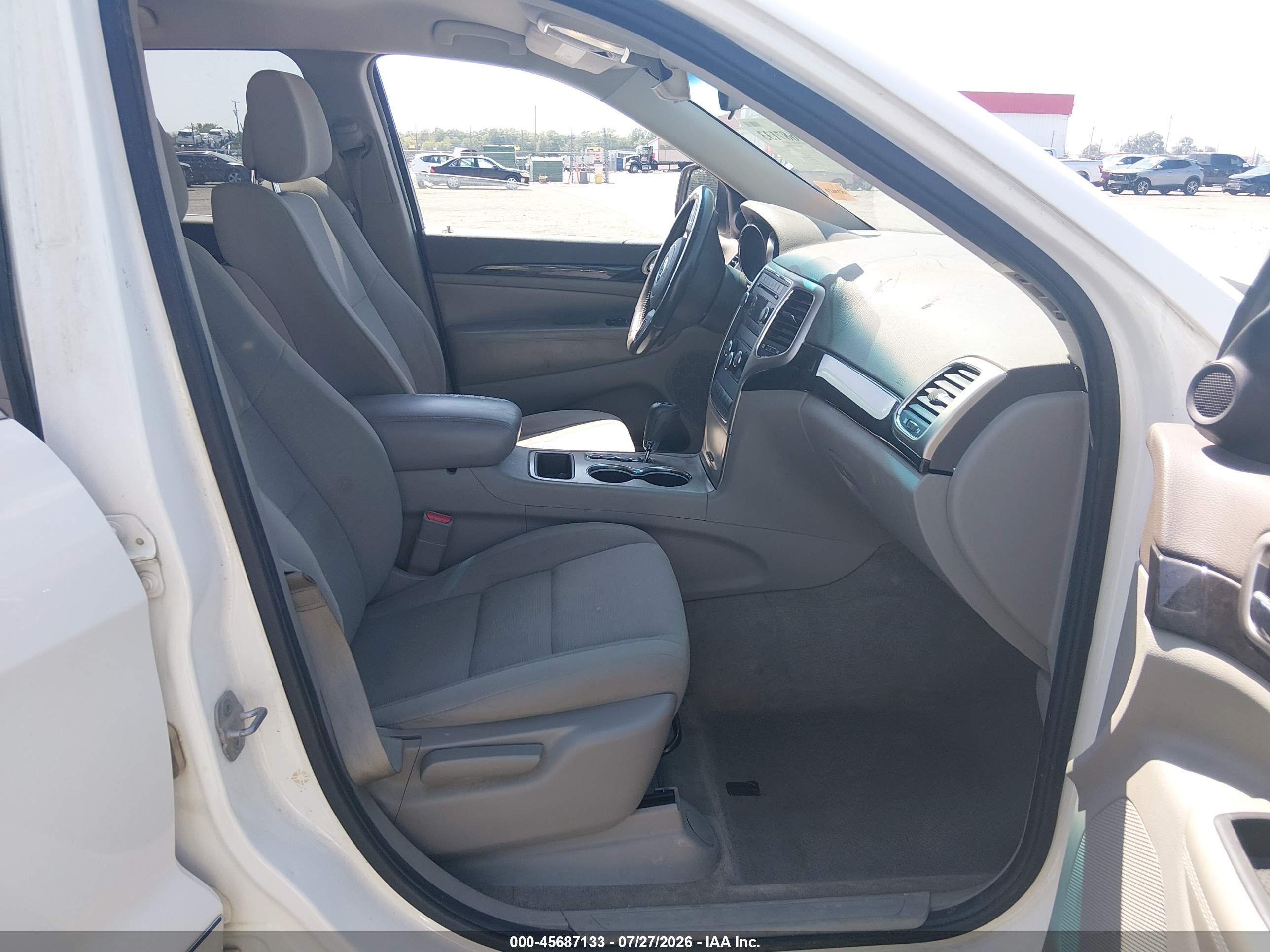2011 Jeep Grand Cherokee Laredo White vin: 1J4RS4GG2BC684539