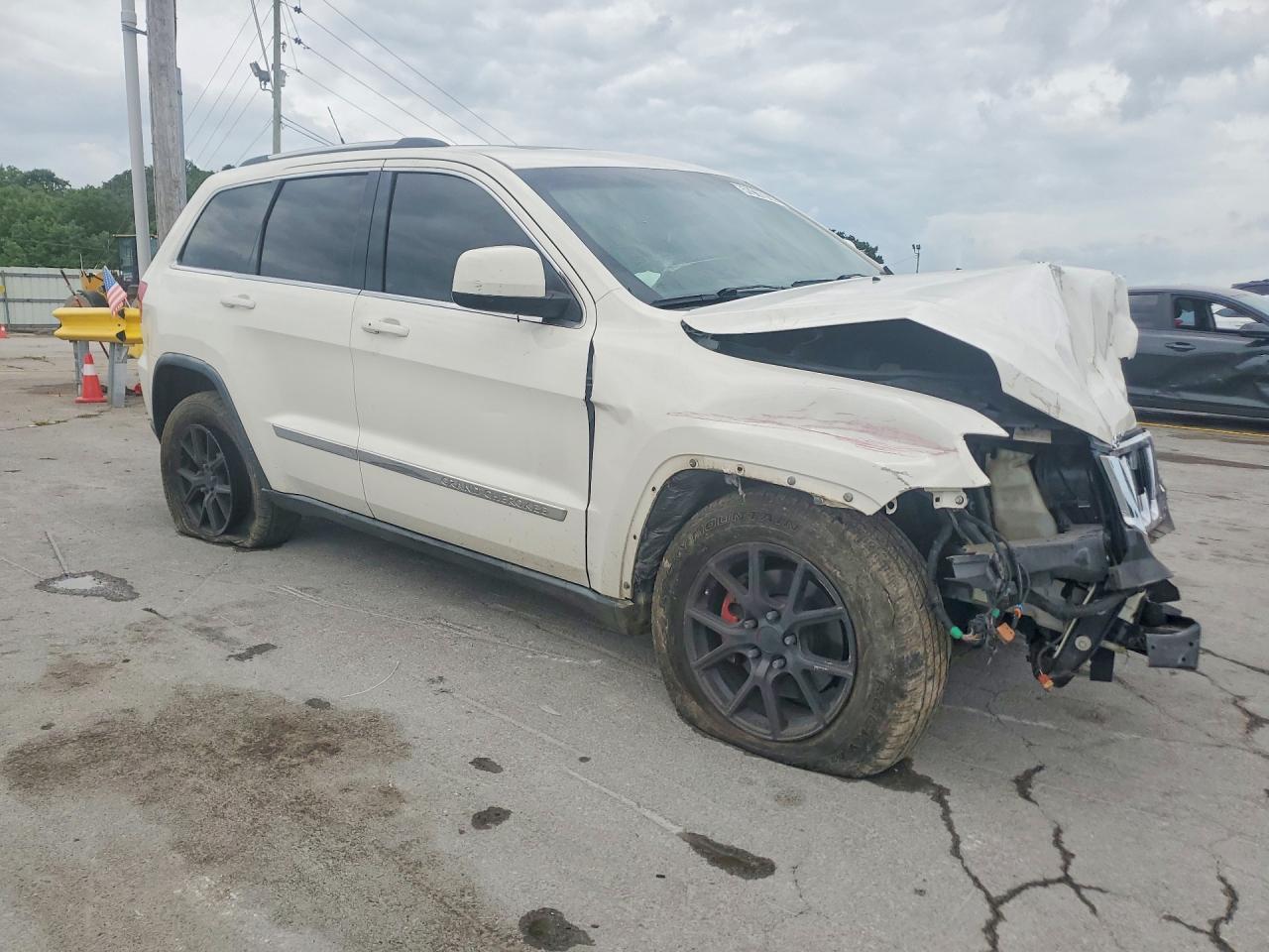 2011 Jeep Grand Cherokee Laredo White vin: 1J4RS4GG3BC532186