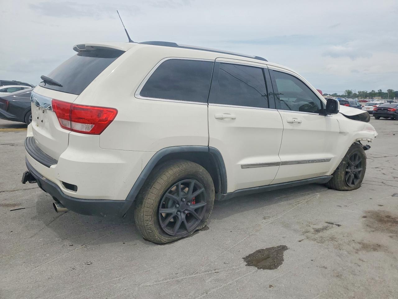 2011 Jeep Grand Cherokee Laredo White vin: 1J4RS4GG3BC532186