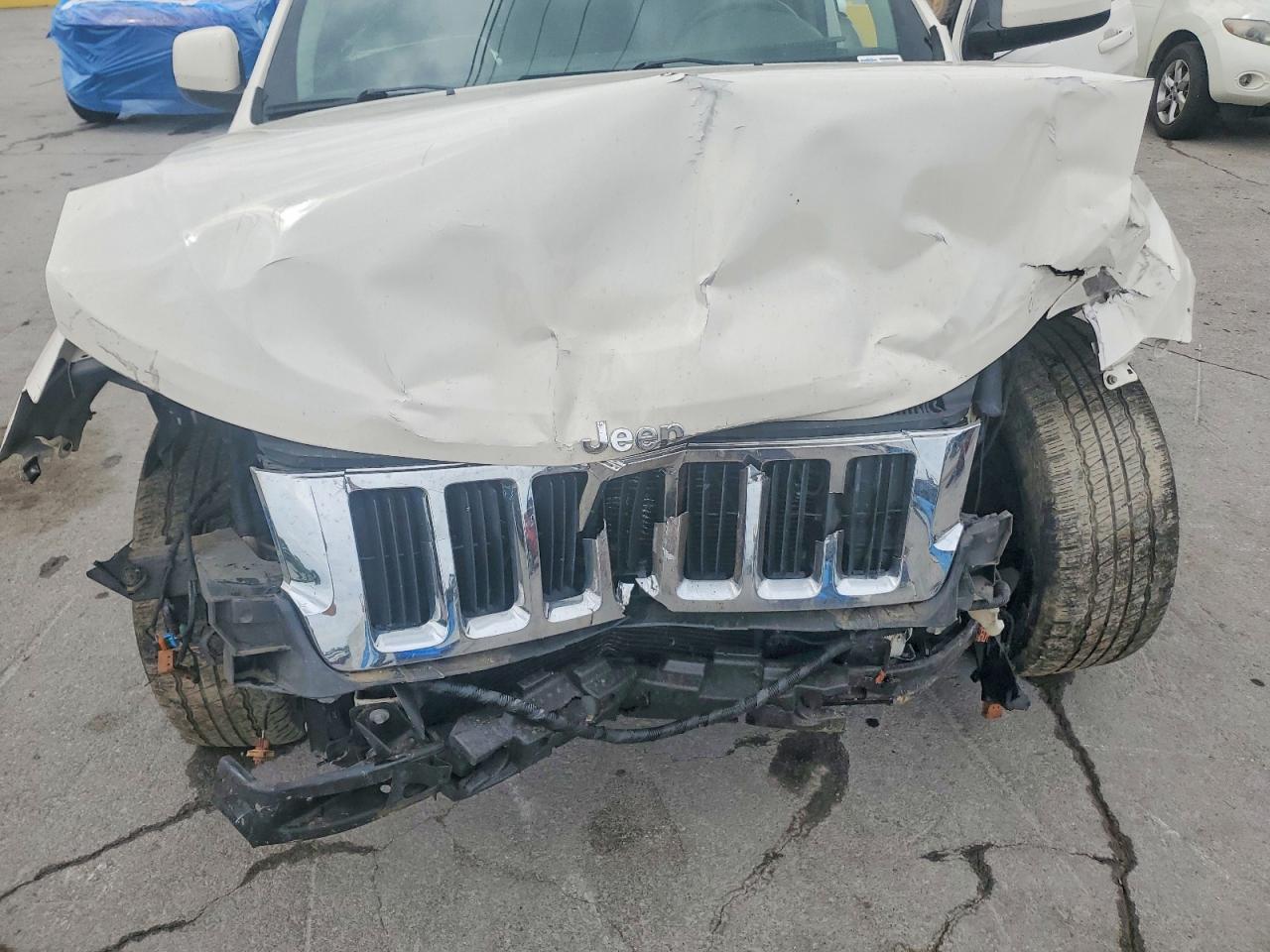 2011 Jeep Grand Cherokee Laredo White vin: 1J4RS4GG3BC532186