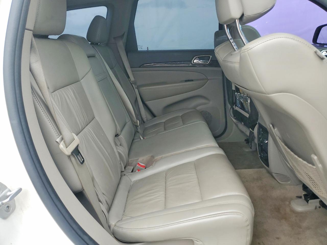 2011 Jeep Grand Cherokee Laredo White vin: 1J4RS4GG3BC532186
