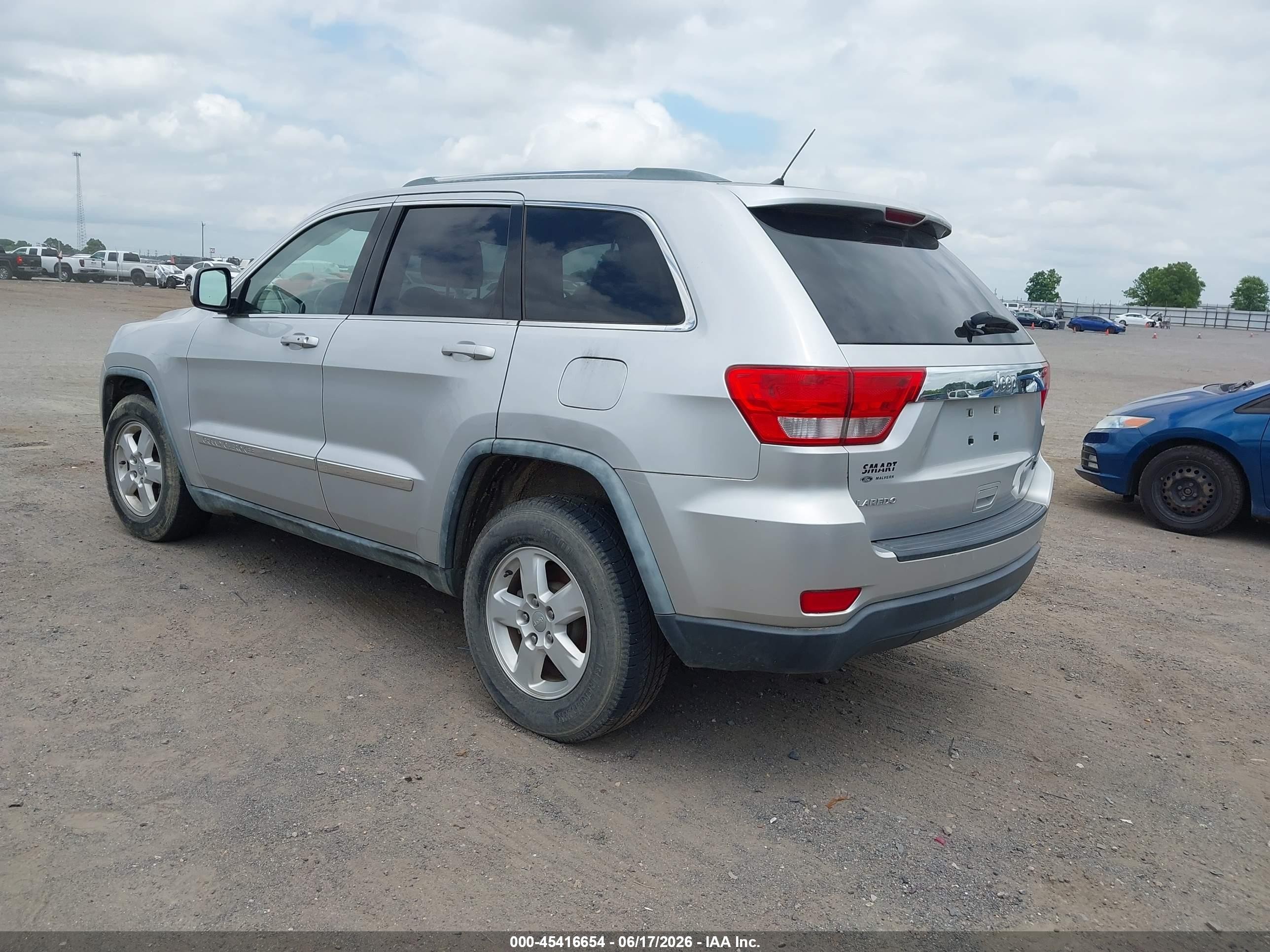 2011 Jeep Grand Cherokee Laredo Silver vin: 1J4RS4GG3BC564085