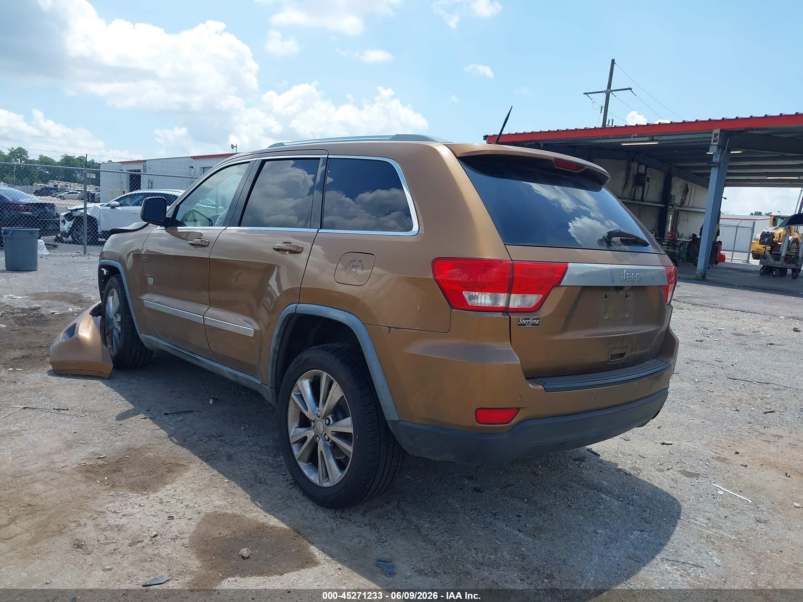 2011 Jeep Grand Cherokee Laredo Brown vin: 1J4RS4GG3BC676613