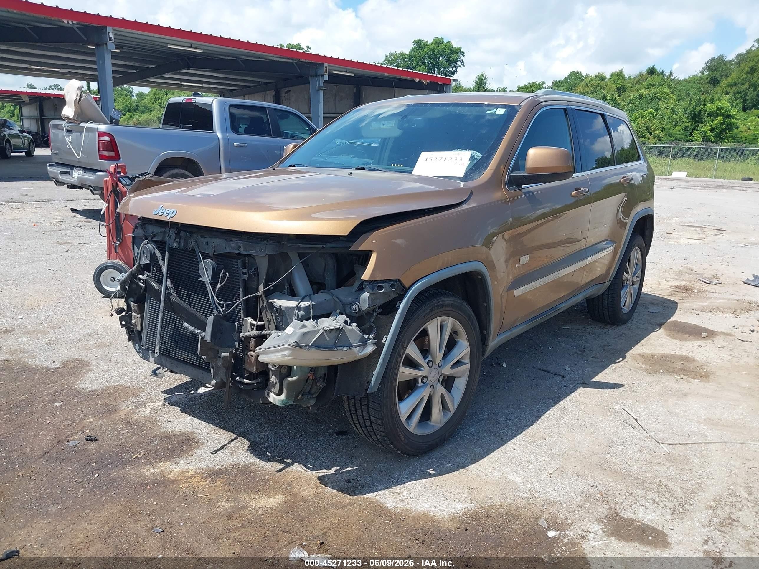2011 Jeep Grand Cherokee Laredo Brown vin: 1J4RS4GG3BC676613