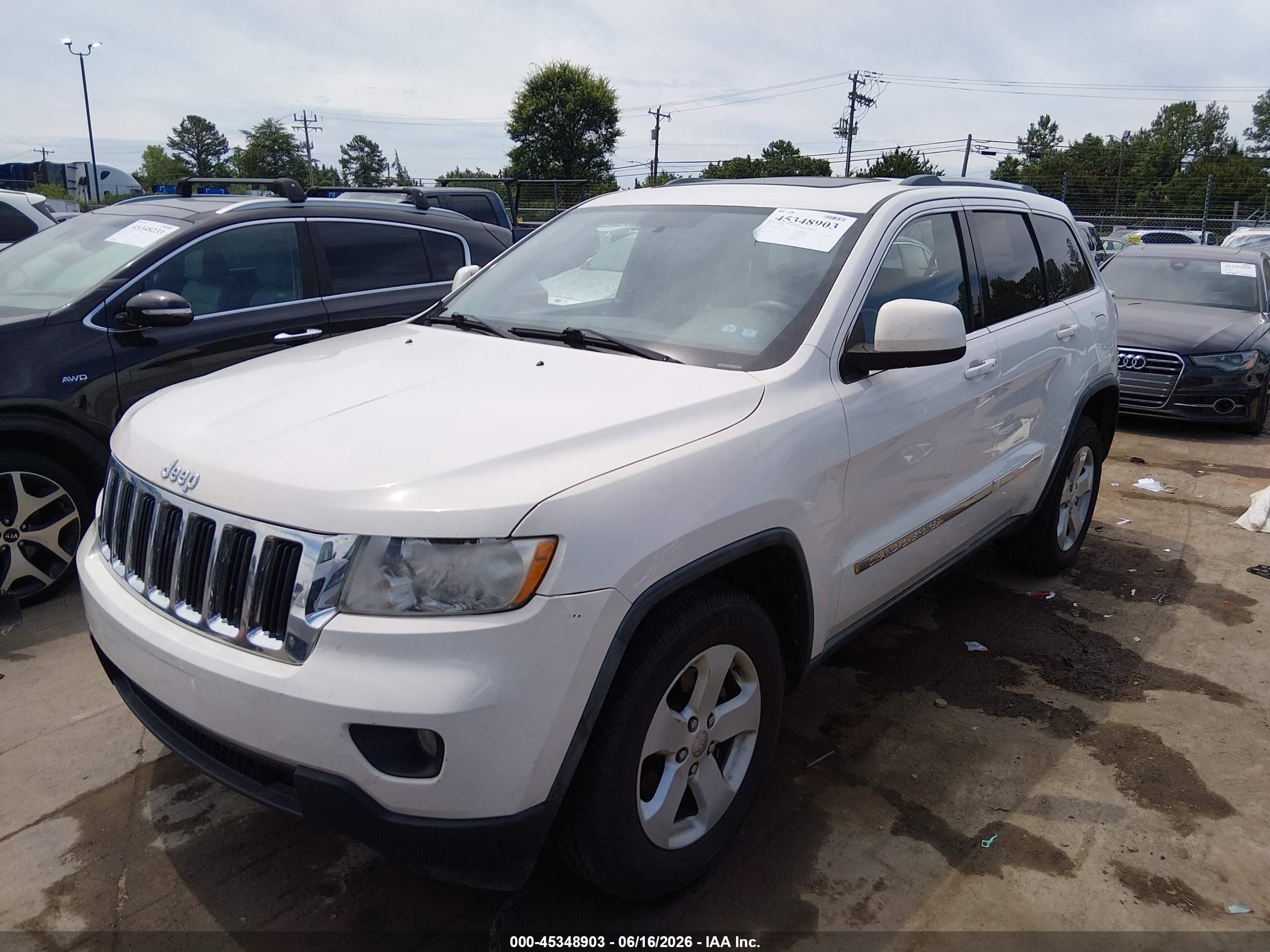 2011 Jeep Grand Cherokee Laredo White vin: 1J4RS4GG4BC545237