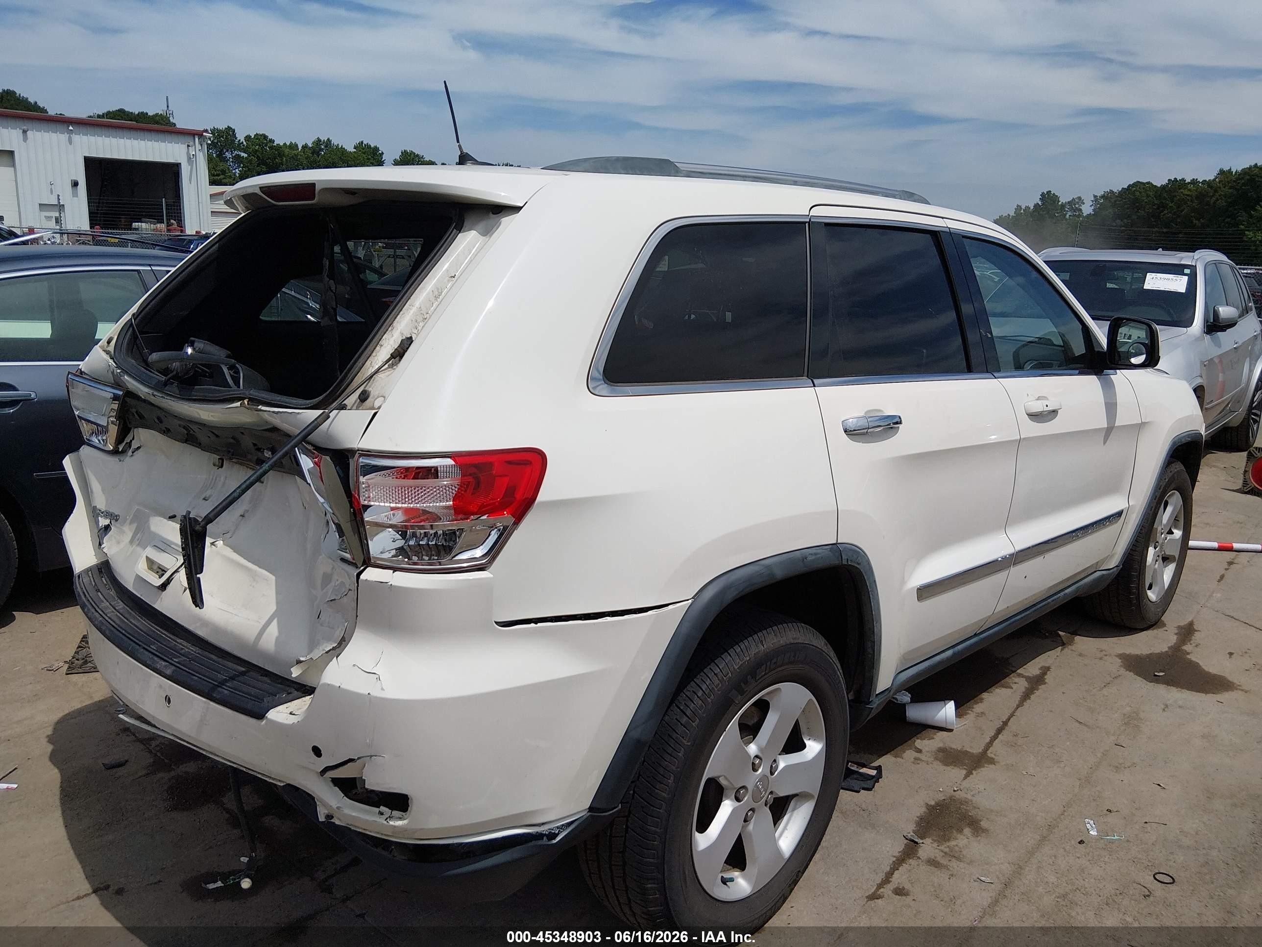 2011 Jeep Grand Cherokee Laredo White vin: 1J4RS4GG4BC545237