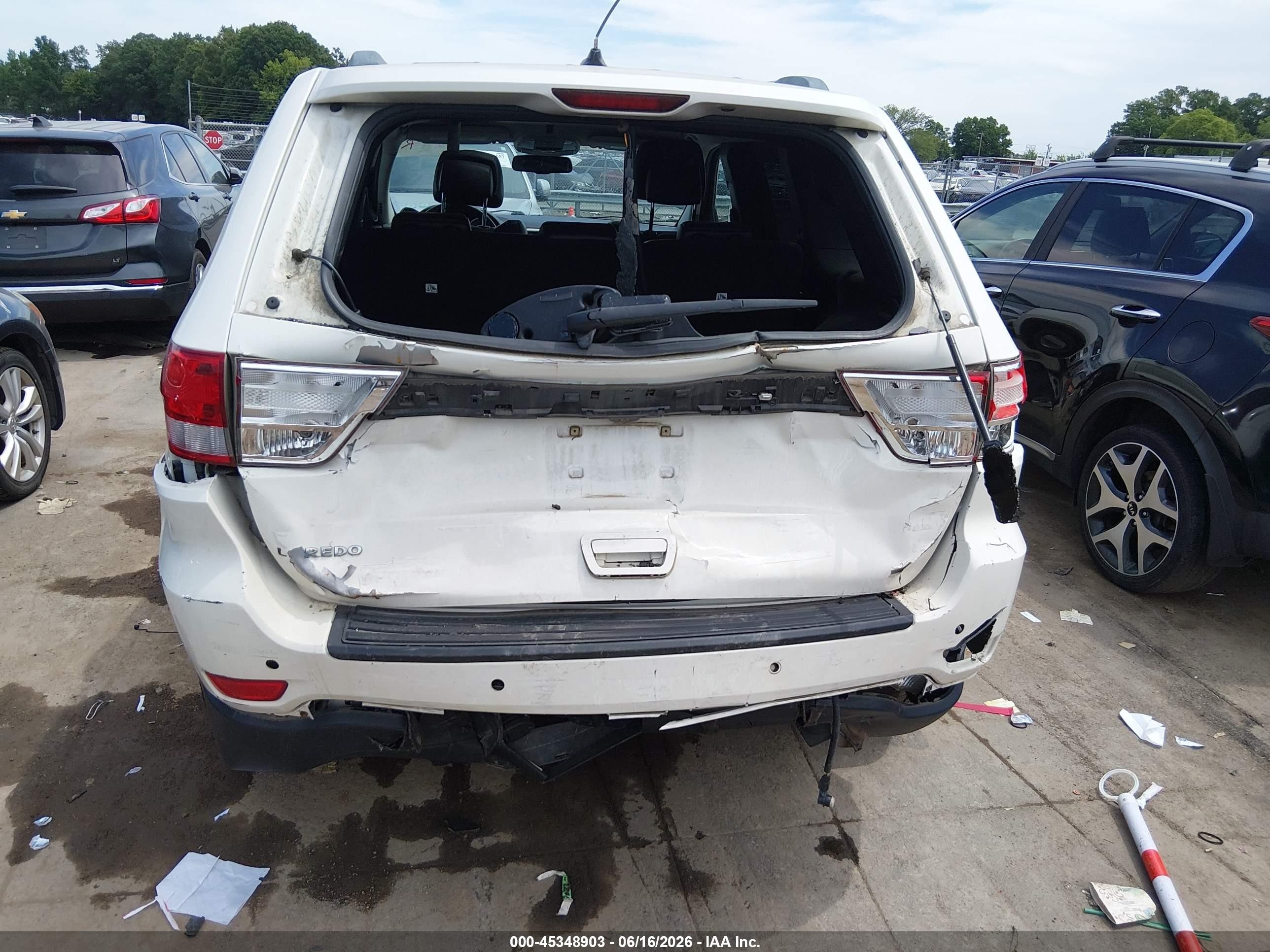 2011 Jeep Grand Cherokee Laredo White vin: 1J4RS4GG4BC545237