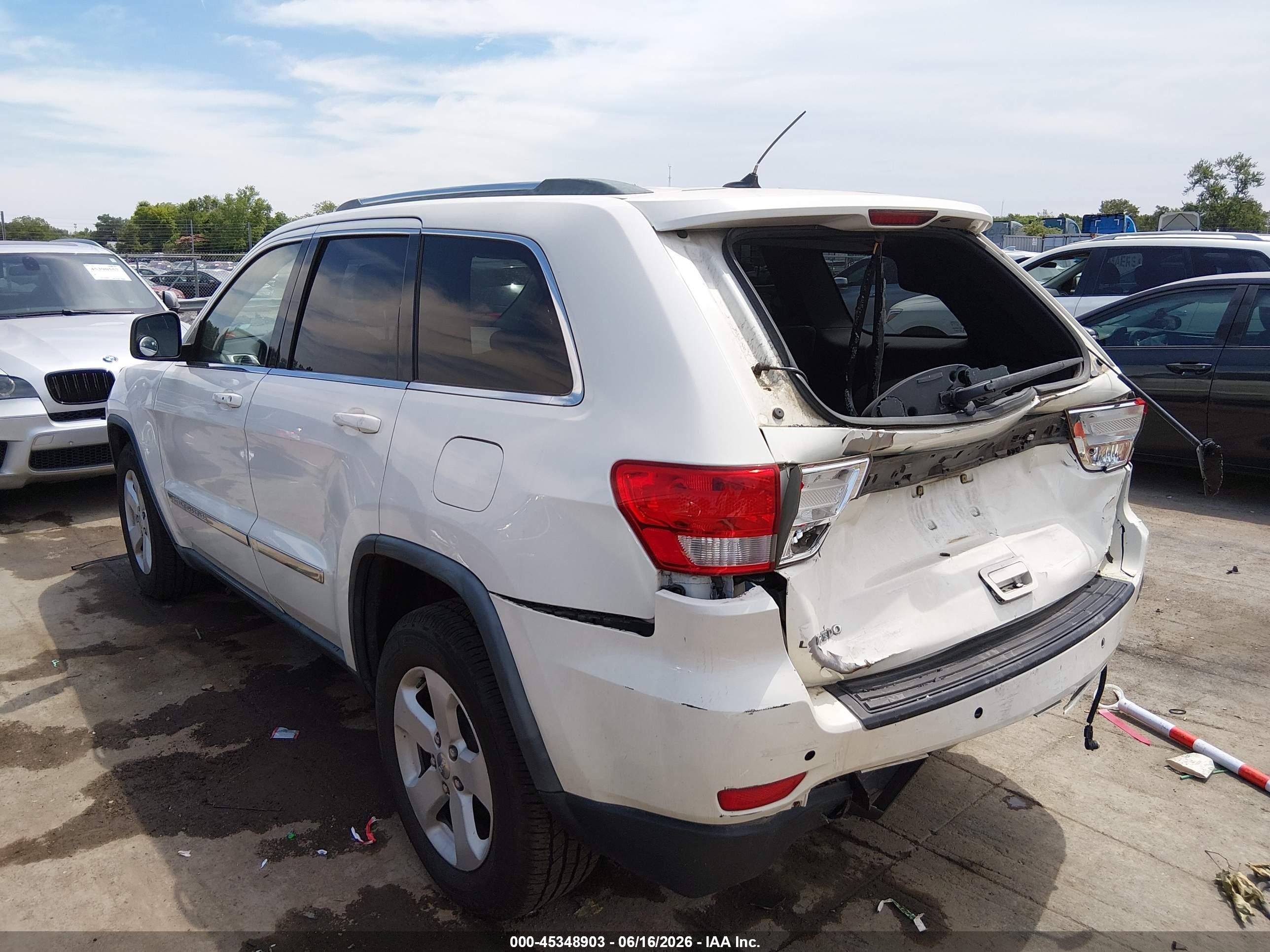 2011 Jeep Grand Cherokee Laredo White vin: 1J4RS4GG4BC545237