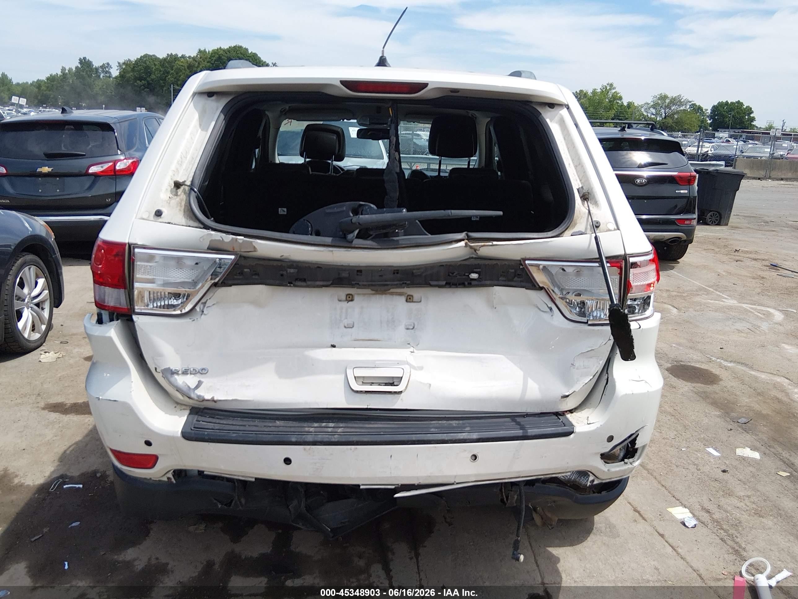 2011 Jeep Grand Cherokee Laredo White vin: 1J4RS4GG4BC545237