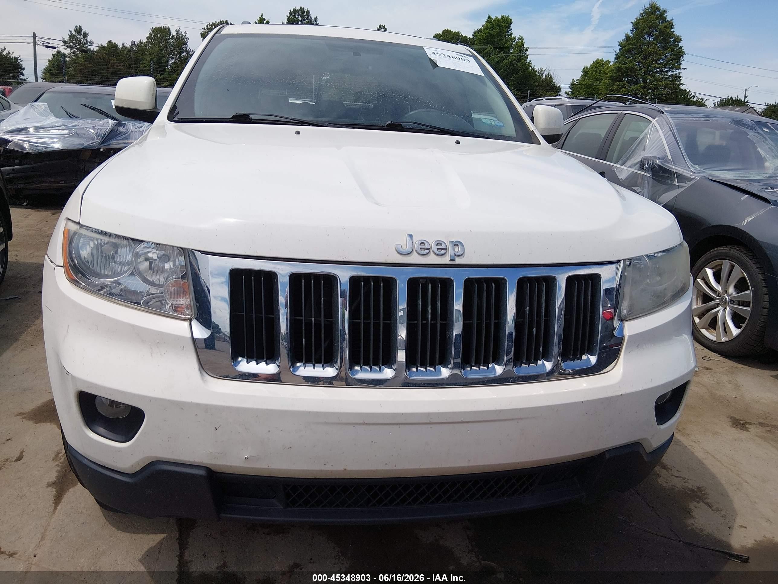 2011 Jeep Grand Cherokee Laredo White vin: 1J4RS4GG4BC545237