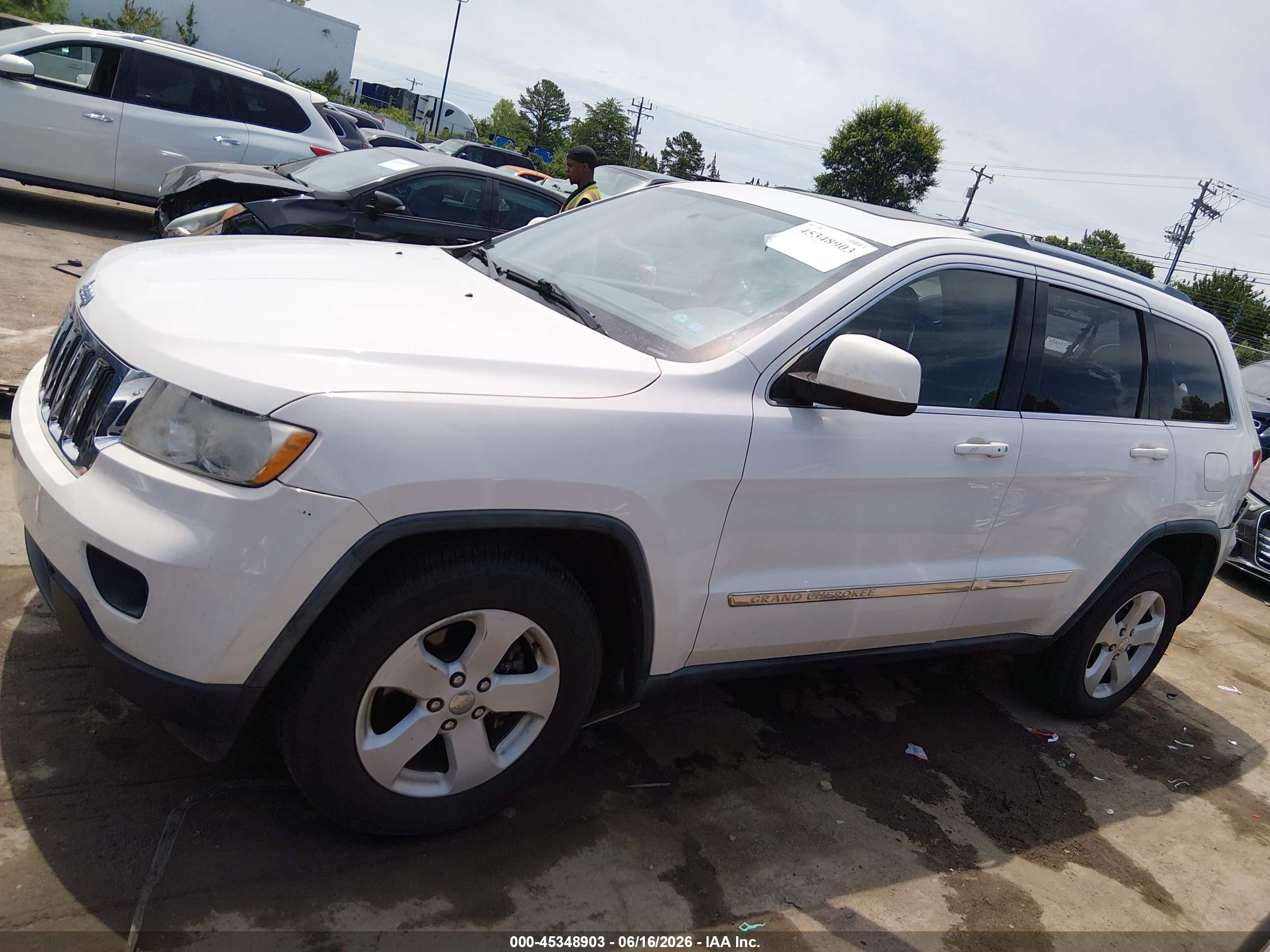 2011 Jeep Grand Cherokee Laredo White vin: 1J4RS4GG4BC545237