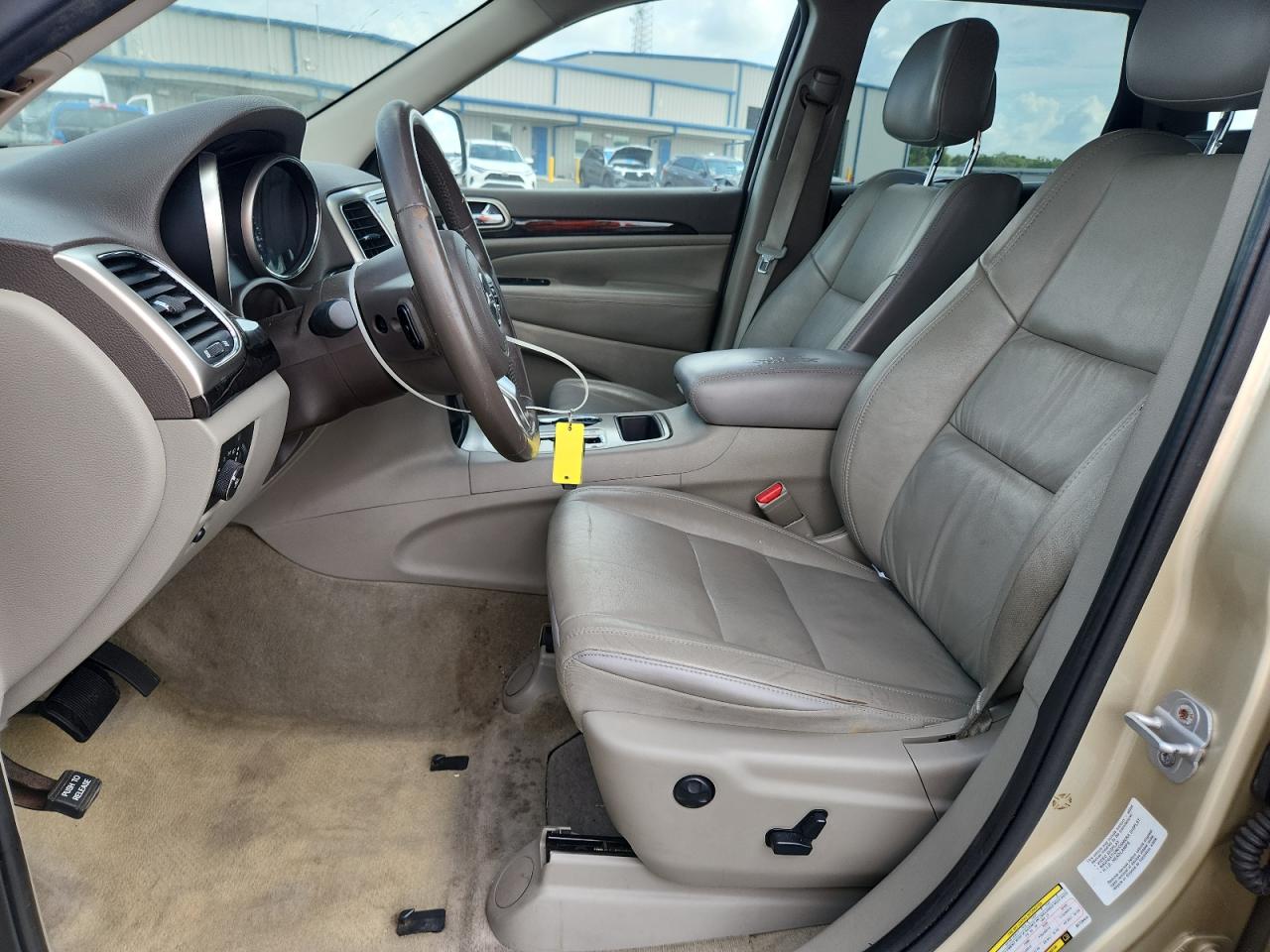 2011 Jeep Grand Cherokee Laredo Tan vin: 1J4RS4GG4BC739444