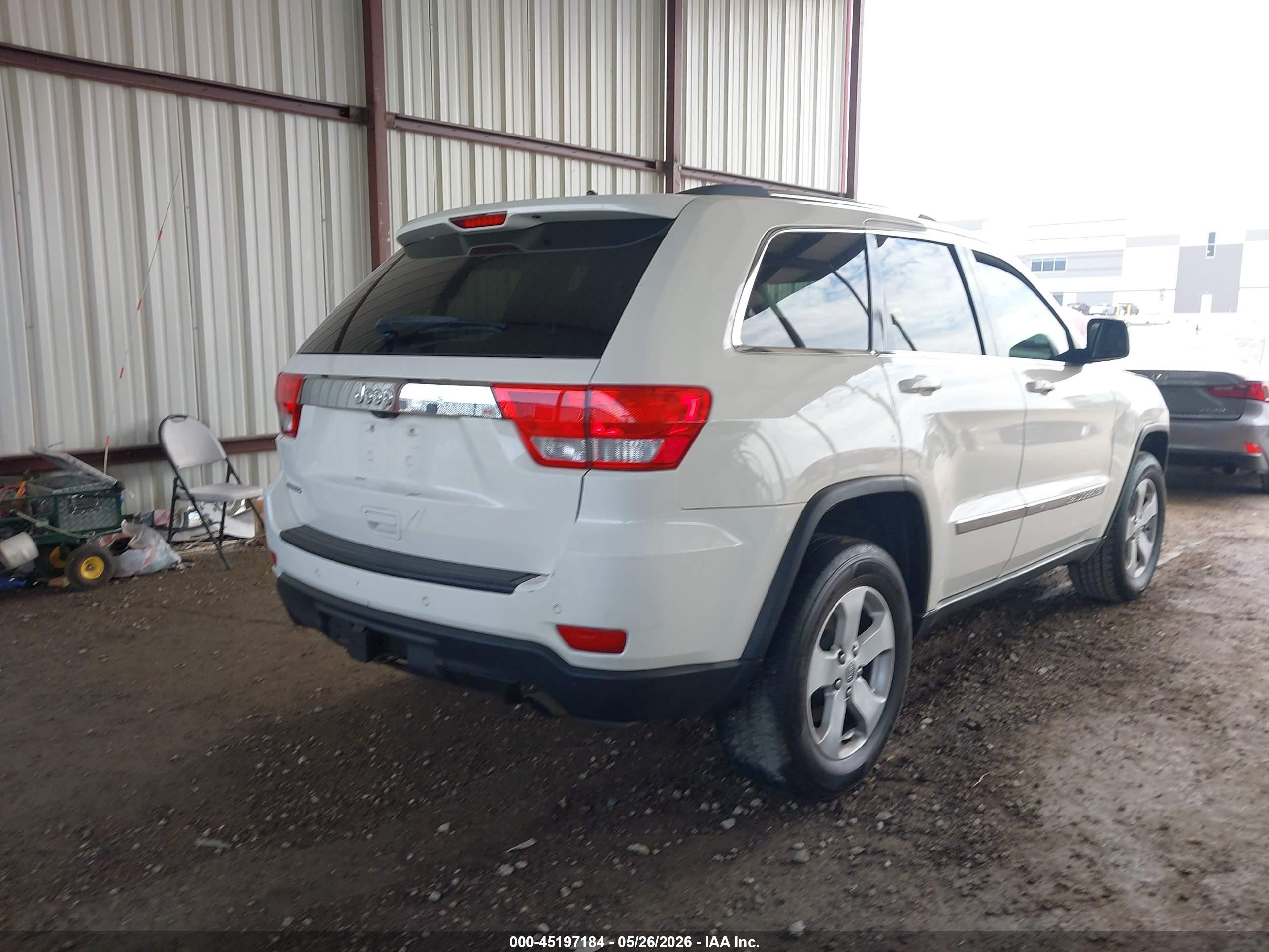 2011 Jeep Grand Cherokee Laredo White vin: 1J4RS4GG5BC513946