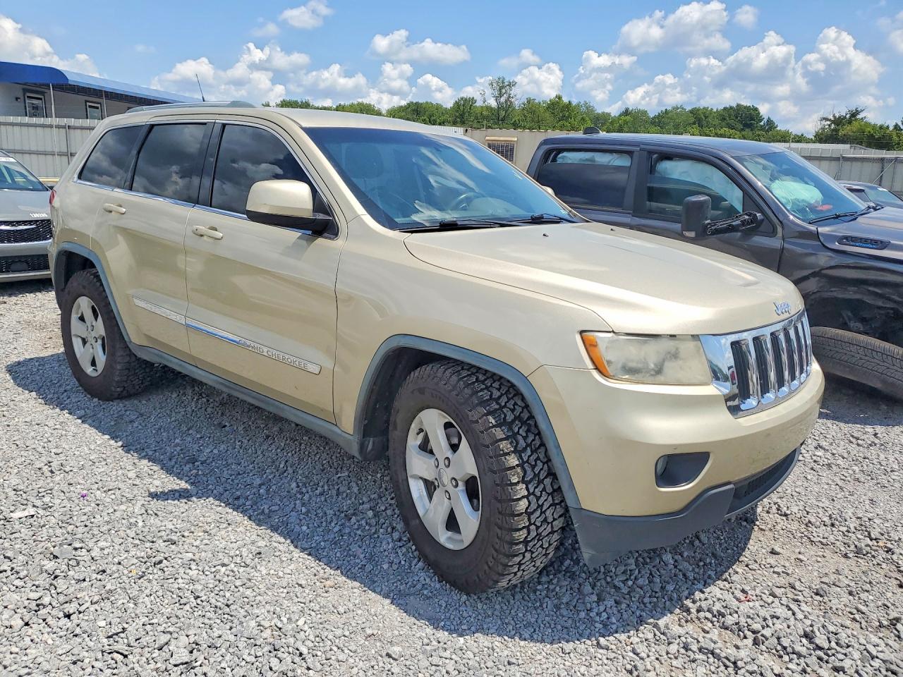 2011 Jeep Grand Cherokee Laredo Желто-коричневый vin: 1J4RS4GG5BC558711