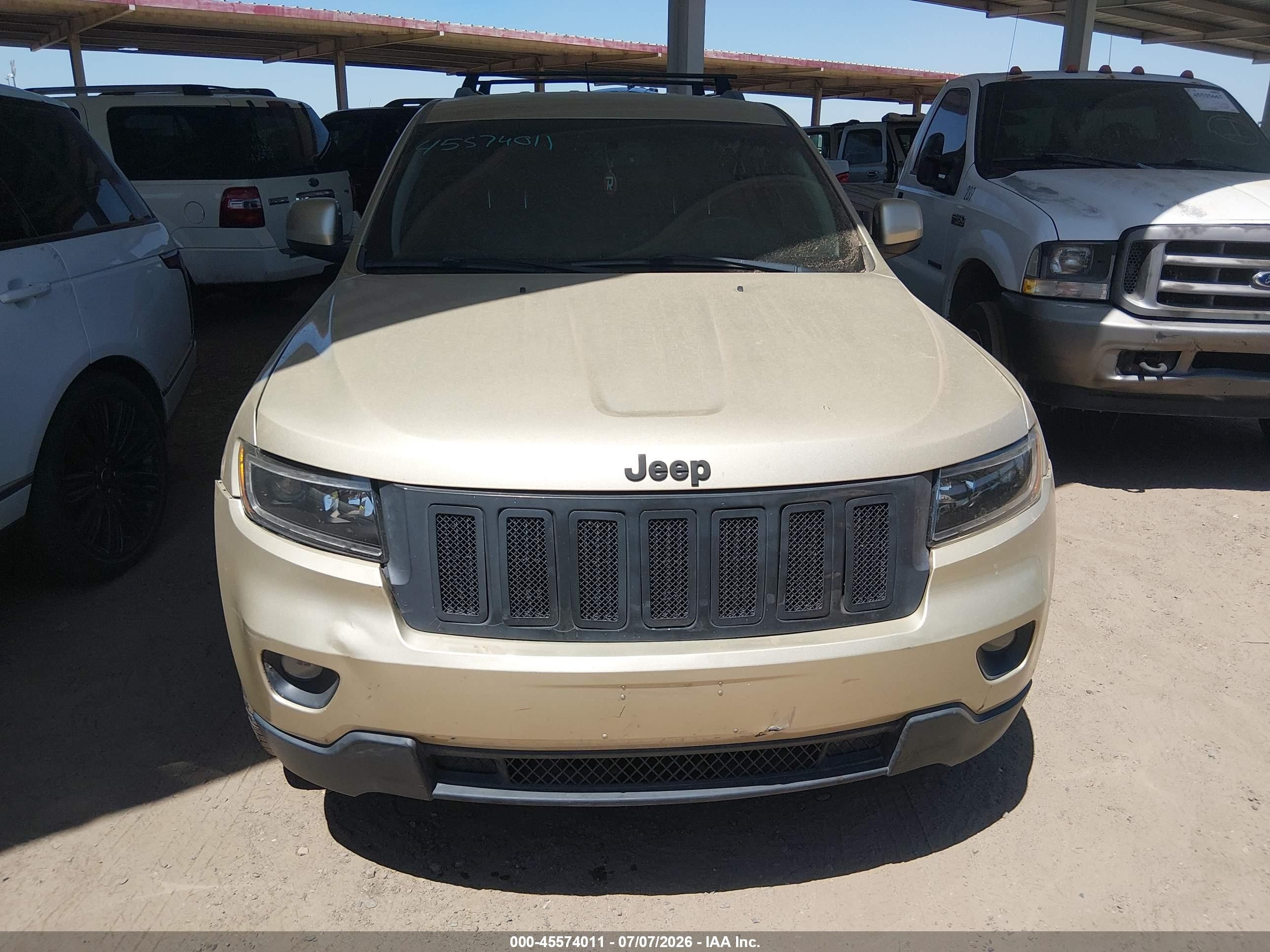 2011 Jeep Grand Cherokee Laredo Beige vin: 1J4RS4GG5BC672255