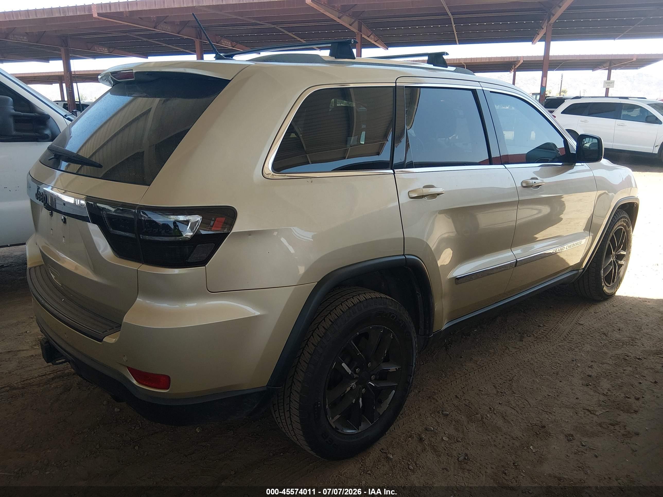 2011 Jeep Grand Cherokee Laredo Beige vin: 1J4RS4GG5BC672255