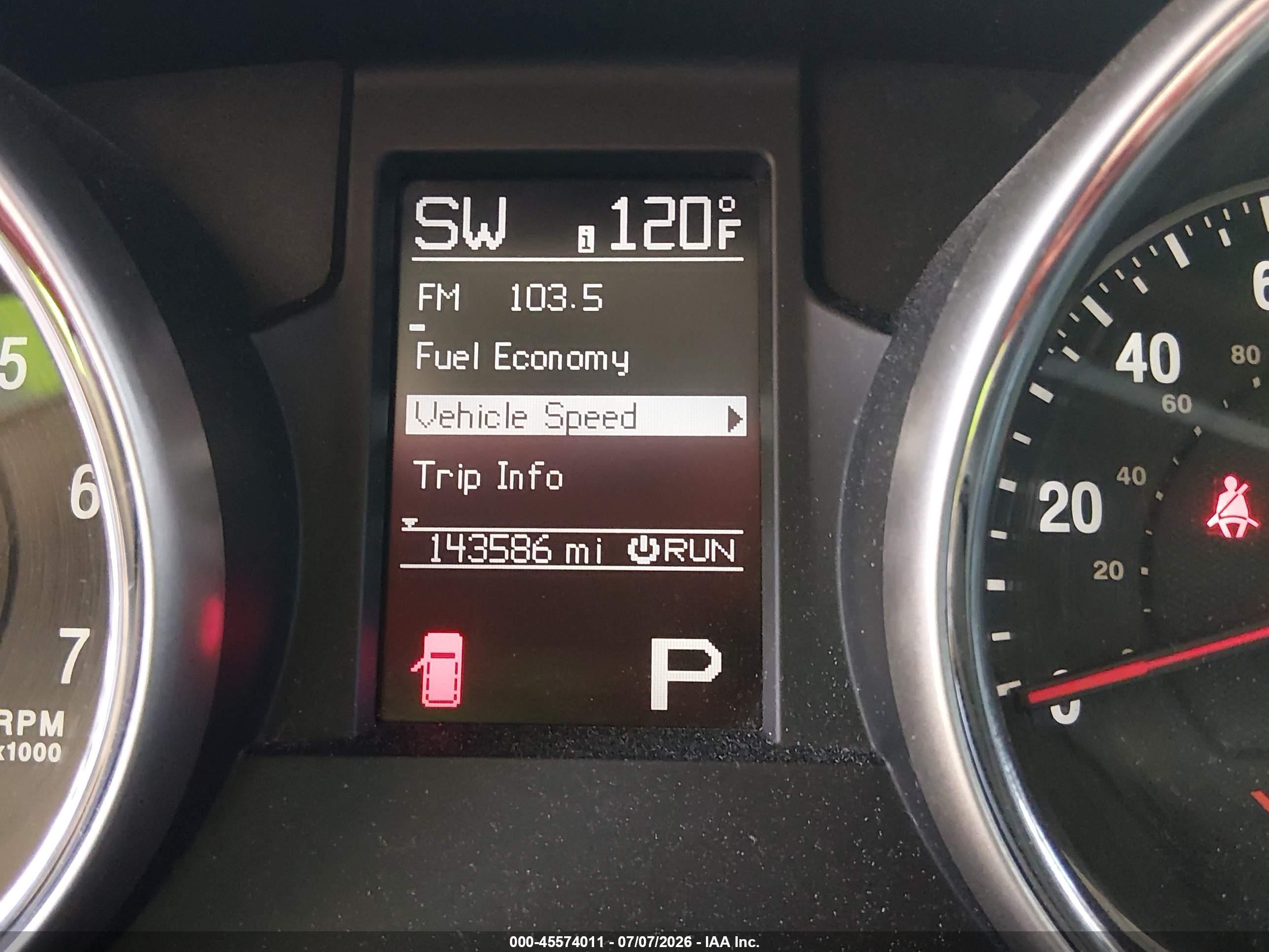 2011 Jeep Grand Cherokee Laredo Beige vin: 1J4RS4GG5BC672255