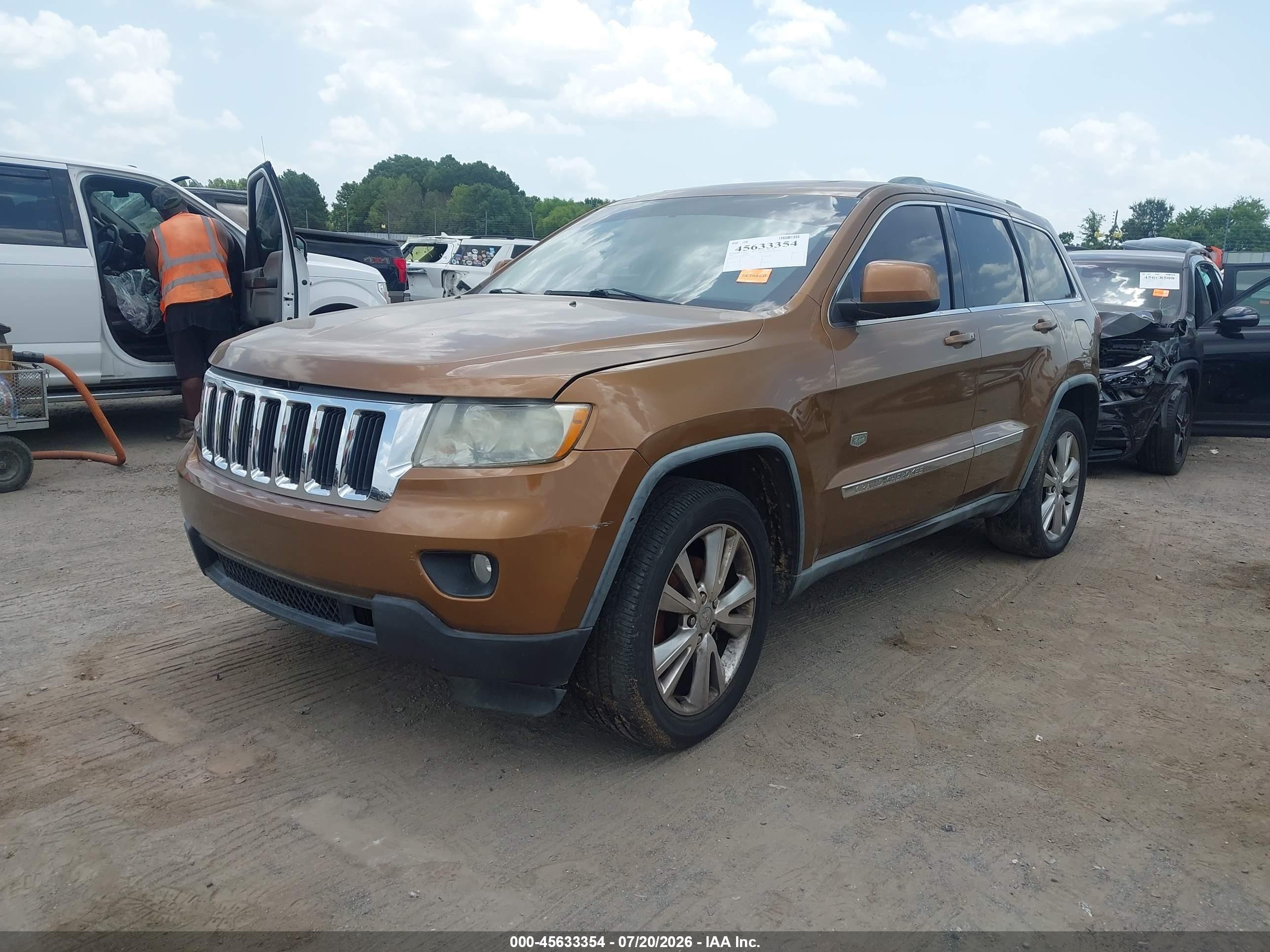 2011 Jeep Grand Cherokee Laredo Коричневый vin: 1J4RS4GG5BC676483