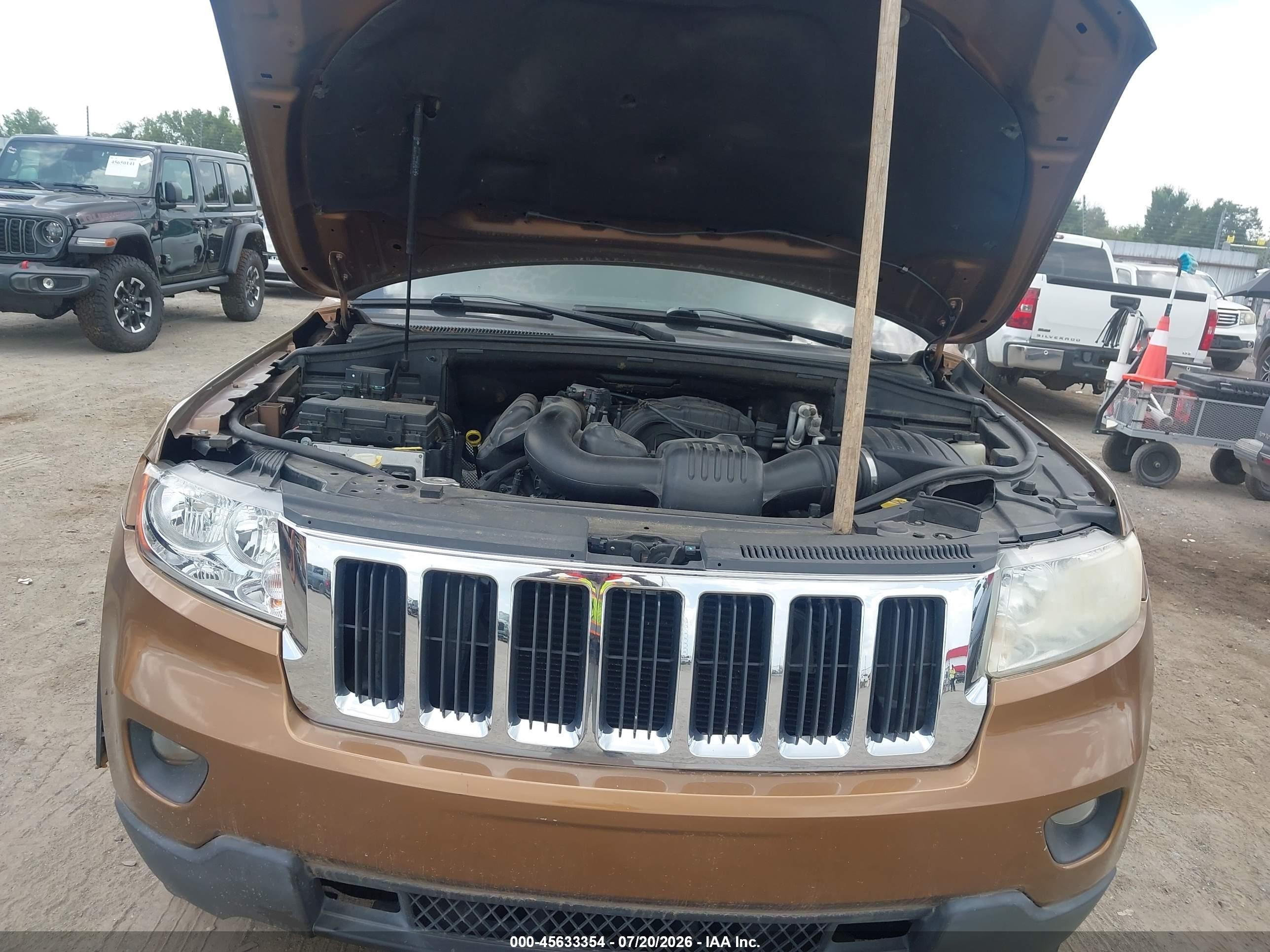 2011 Jeep Grand Cherokee Laredo Коричневый vin: 1J4RS4GG5BC676483