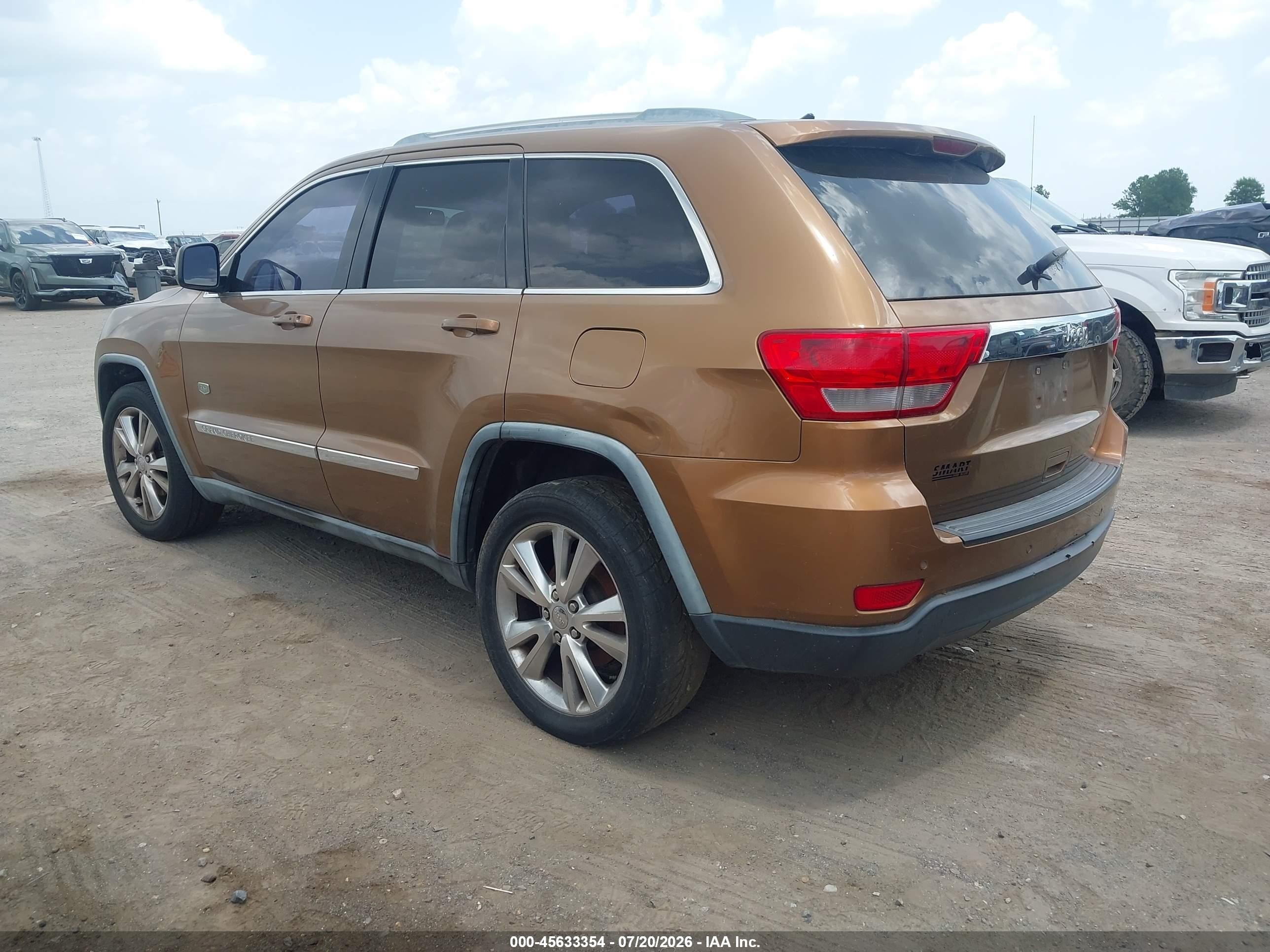 2011 Jeep Grand Cherokee Laredo Коричневый vin: 1J4RS4GG5BC676483