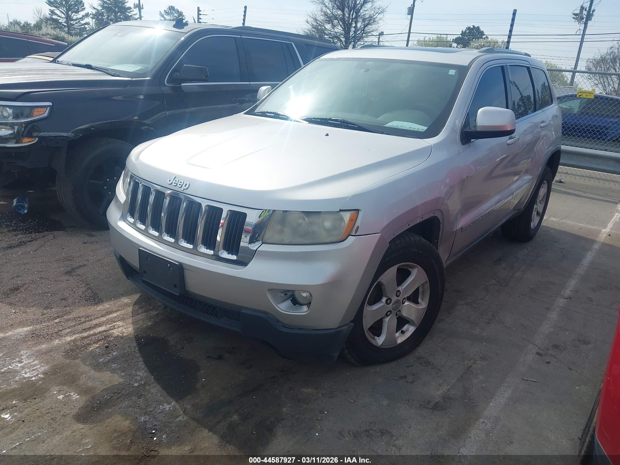 2011 Jeep Grand Cherokee Laredo Gray vin: 1J4RS4GG5BC745754