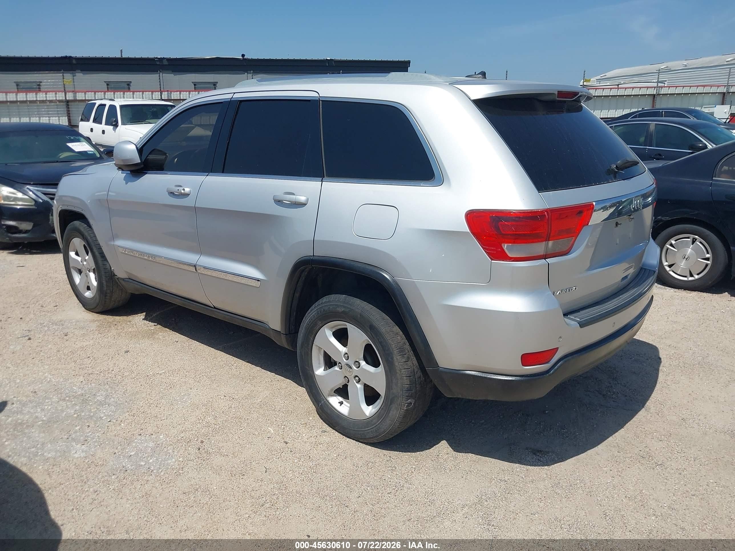 2011 Jeep Grand Cherokee Laredo Silver vin: 1J4RS4GG5BC745933