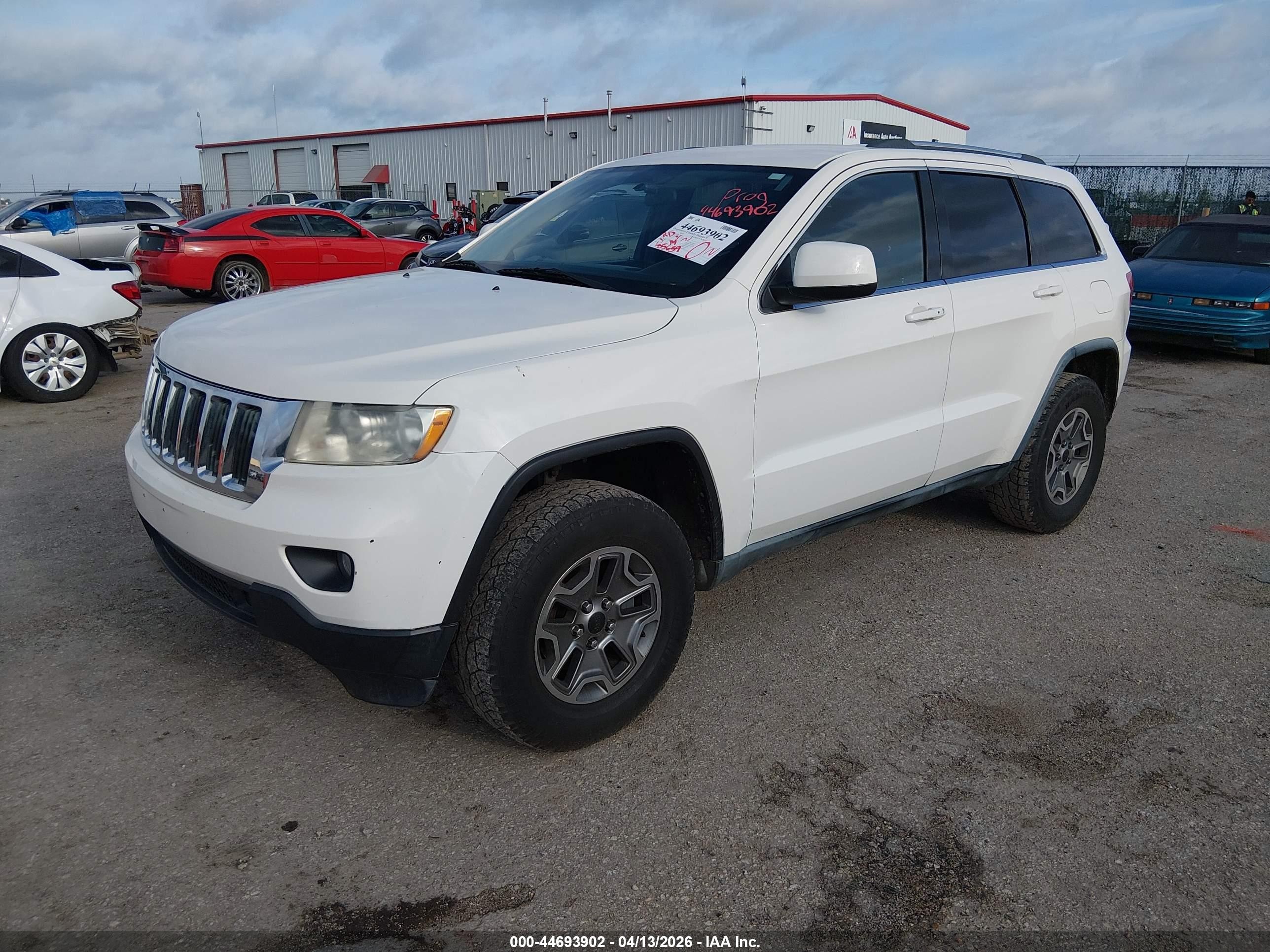 2011 Jeep Grand Cherokee Laredo White vin: 1J4RS4GG6BC541254