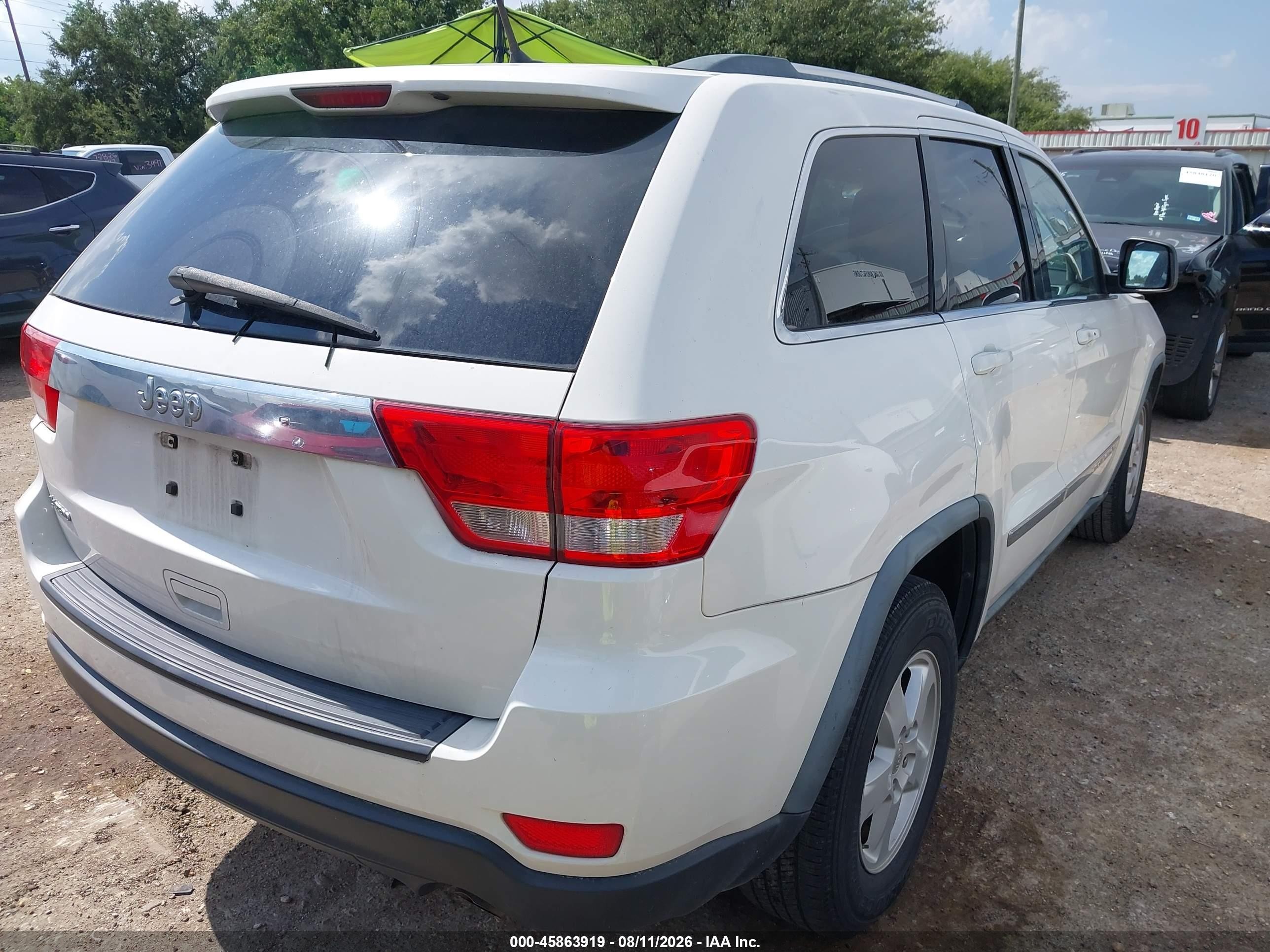 2011 Jeep Grand Cherokee Laredo White vin: 1J4RS4GG7BC524592