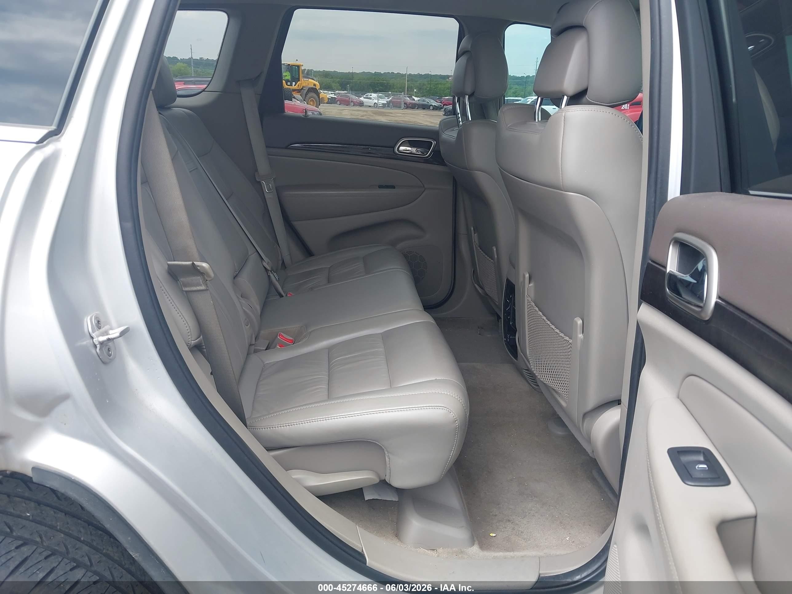 2011 Jeep Grand Cherokee Laredo Silver vin: 1J4RS4GG7BC539058