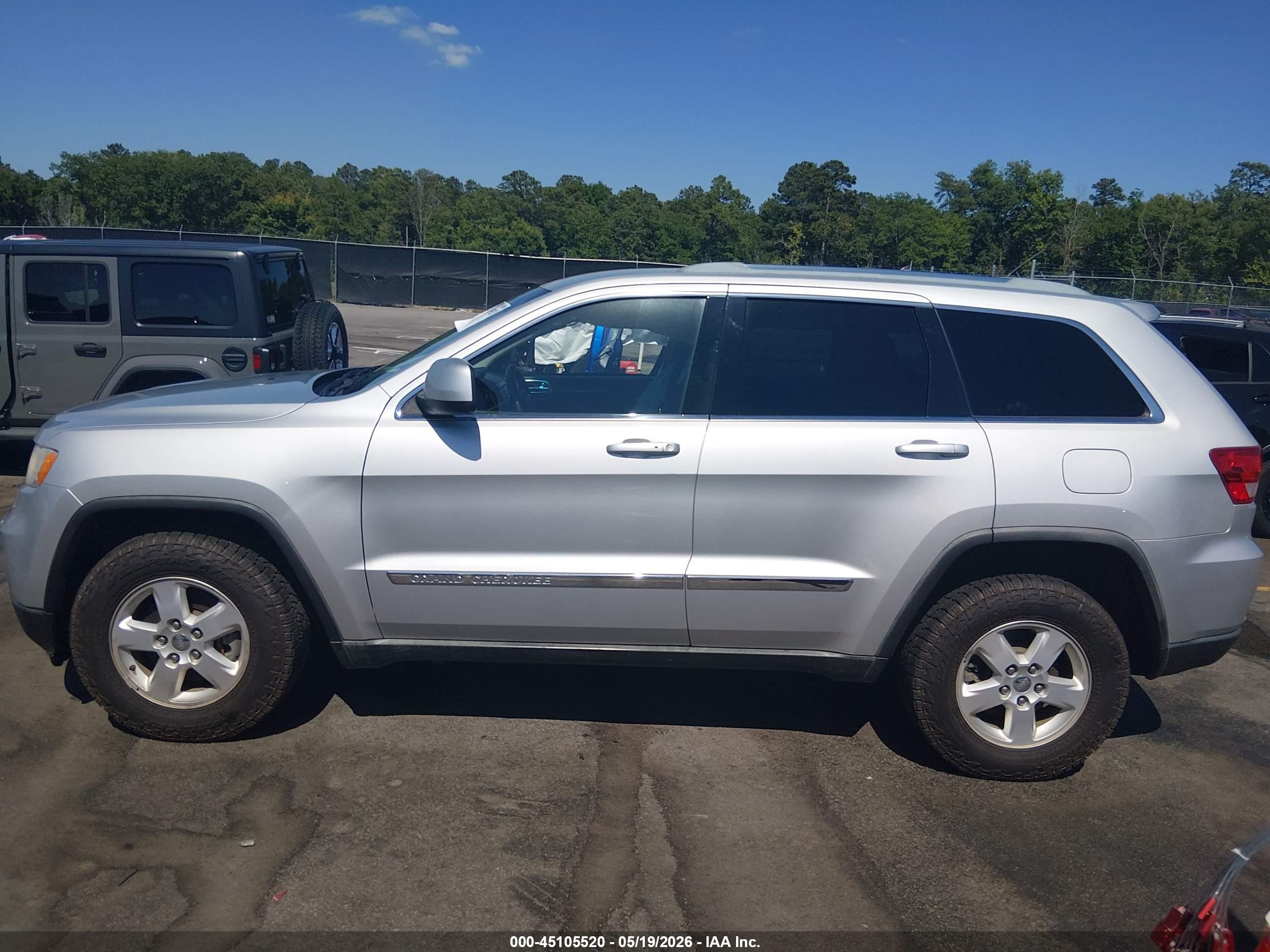2011 Jeep Grand Cherokee Laredo Silver vin: 1J4RS4GG7BC588227