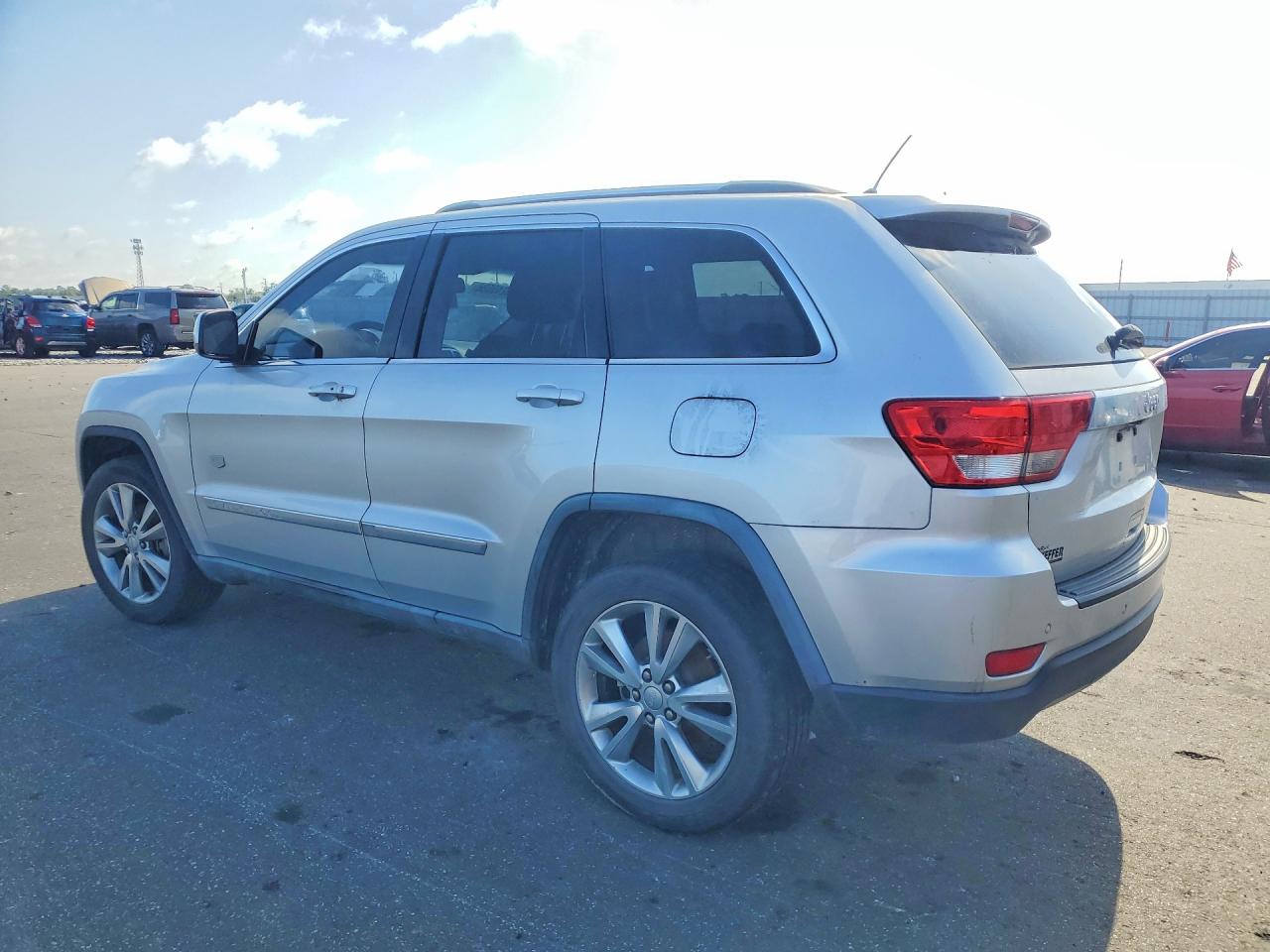 2011 Jeep Grand Cherokee Laredo Silver vin: 1J4RS4GG7BC646563