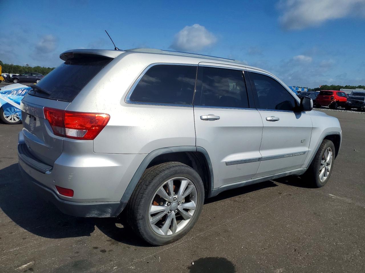2011 Jeep Grand Cherokee Laredo Silver vin: 1J4RS4GG7BC646563