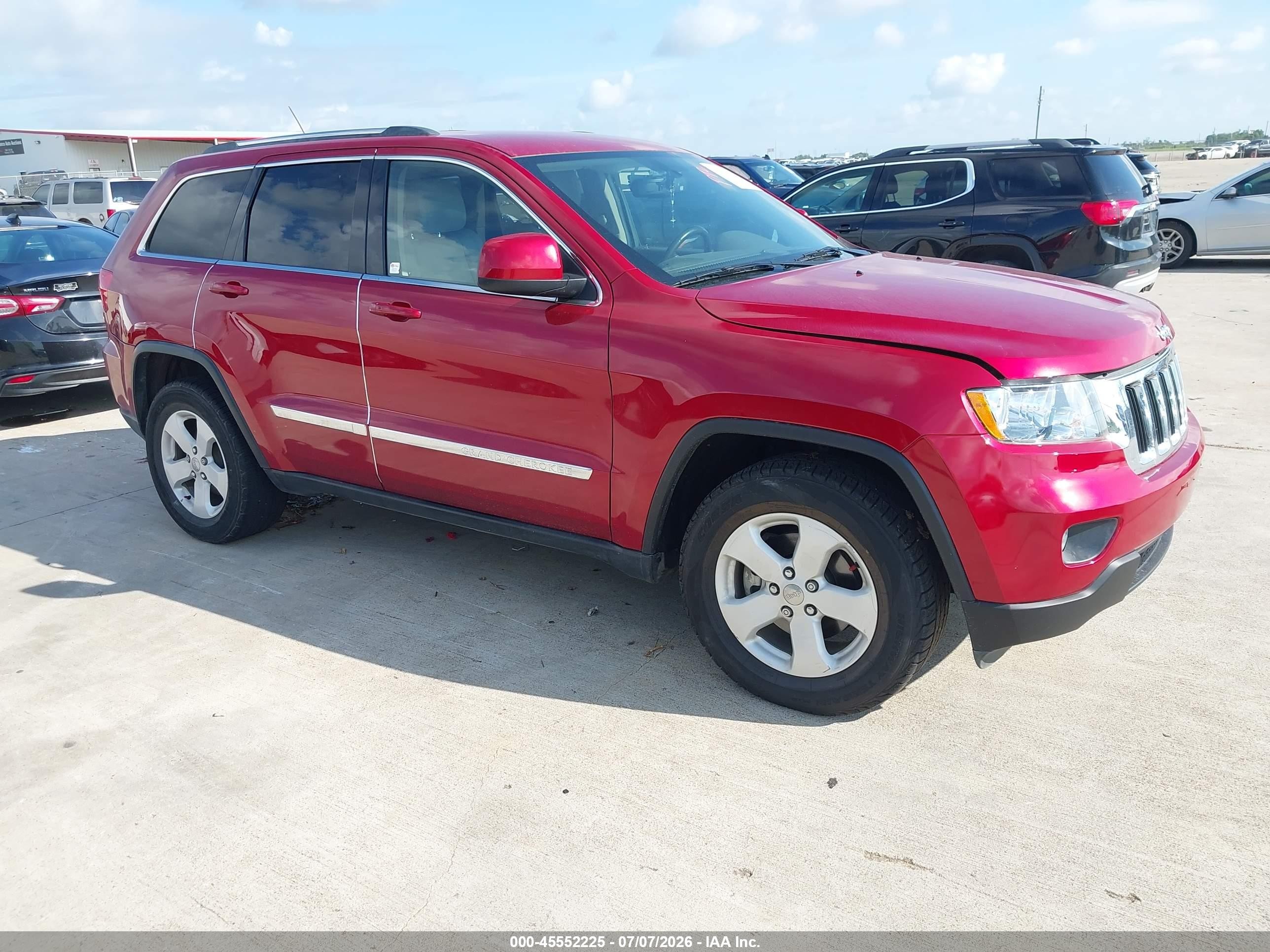 2011 Jeep Grand Cherokee Laredo Red vin: 1J4RS4GG8BC544902