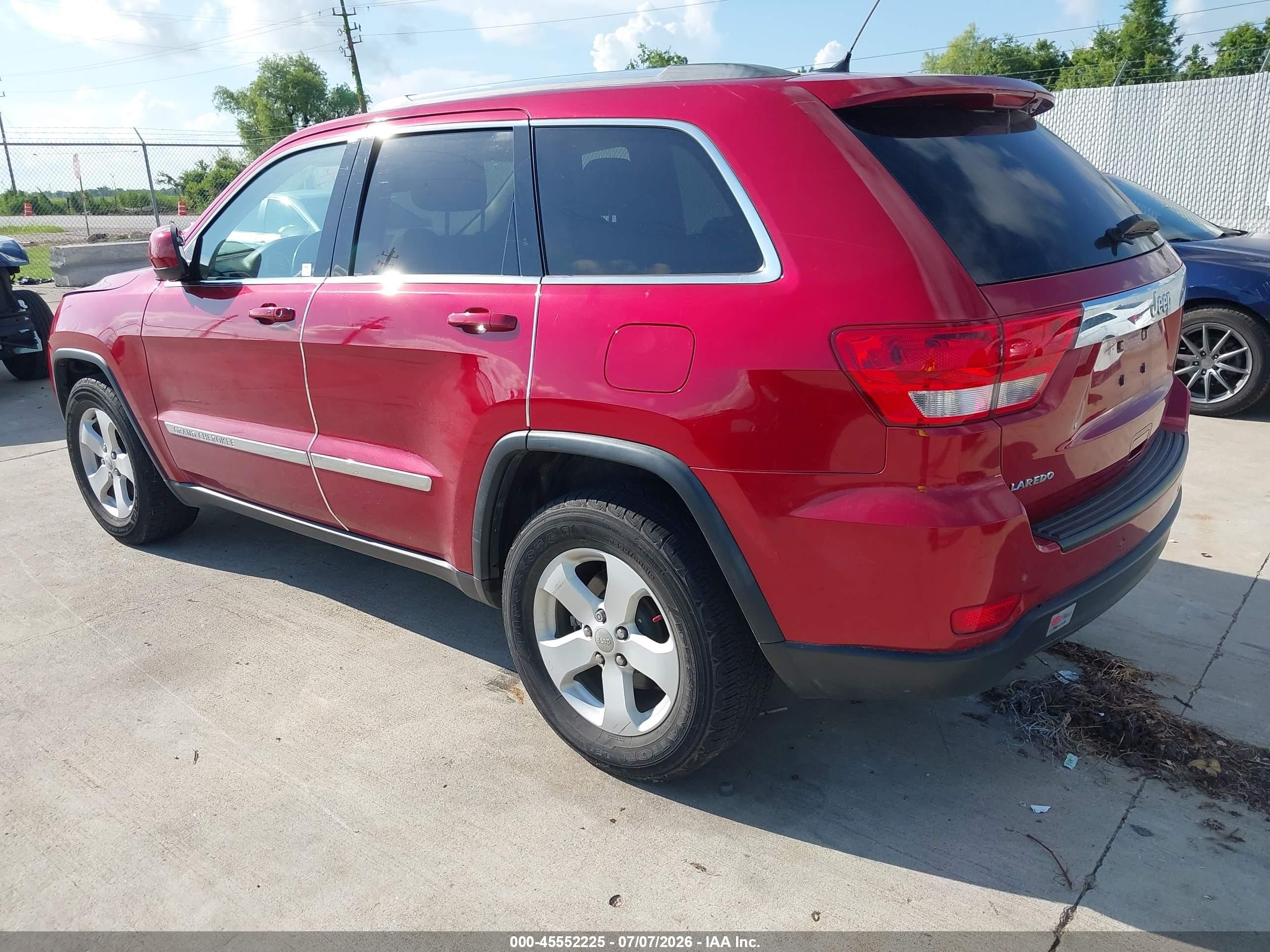 2011 Jeep Grand Cherokee Laredo Red vin: 1J4RS4GG8BC544902