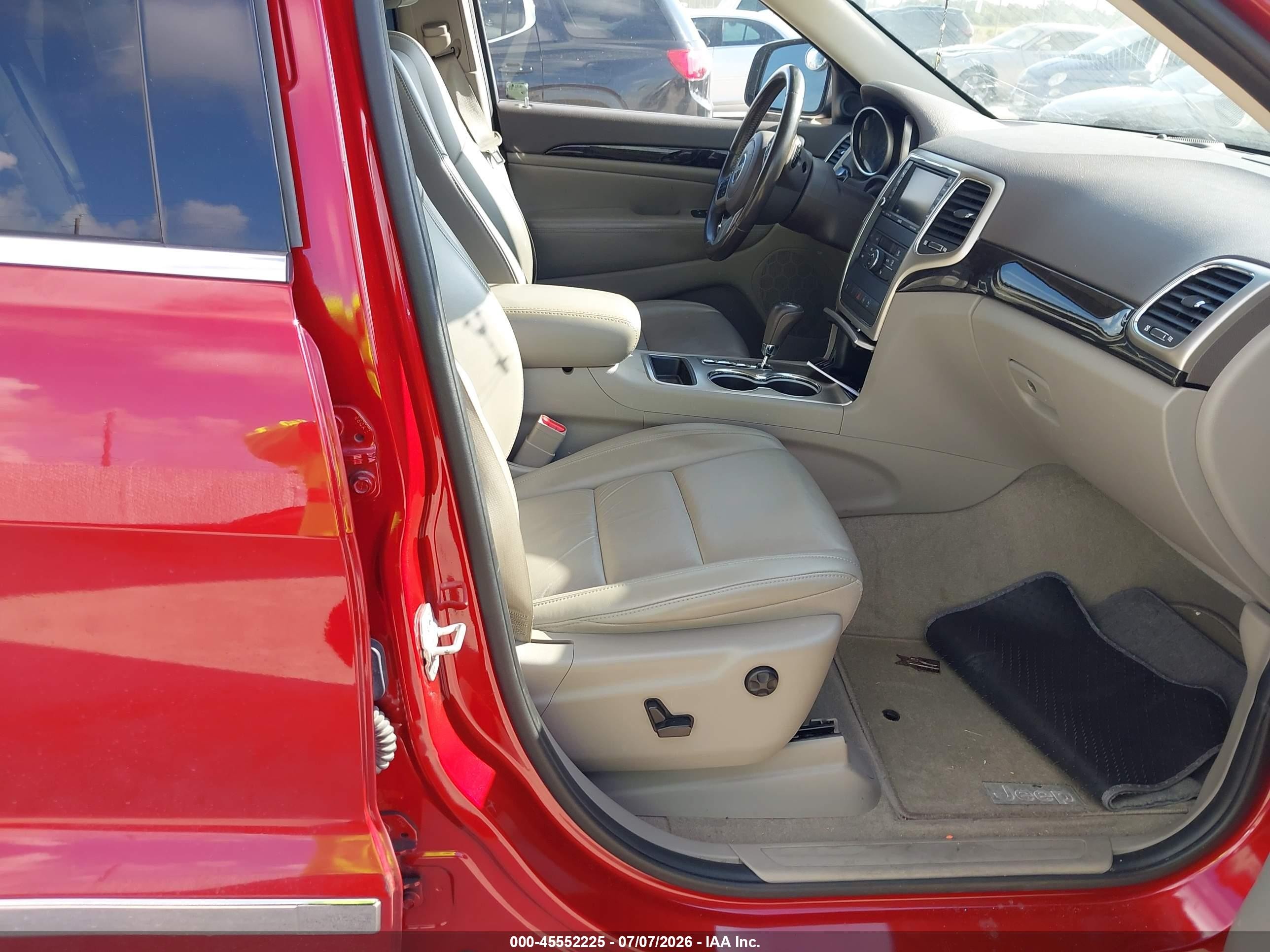 2011 Jeep Grand Cherokee Laredo Red vin: 1J4RS4GG8BC544902