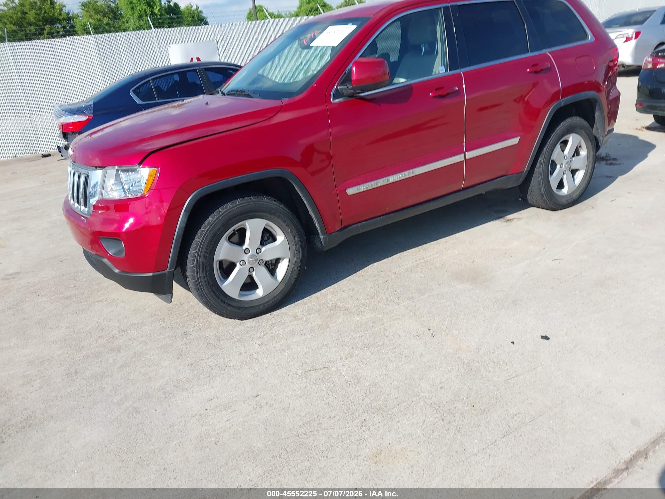 2011 Jeep Grand Cherokee Laredo Red vin: 1J4RS4GG8BC544902
