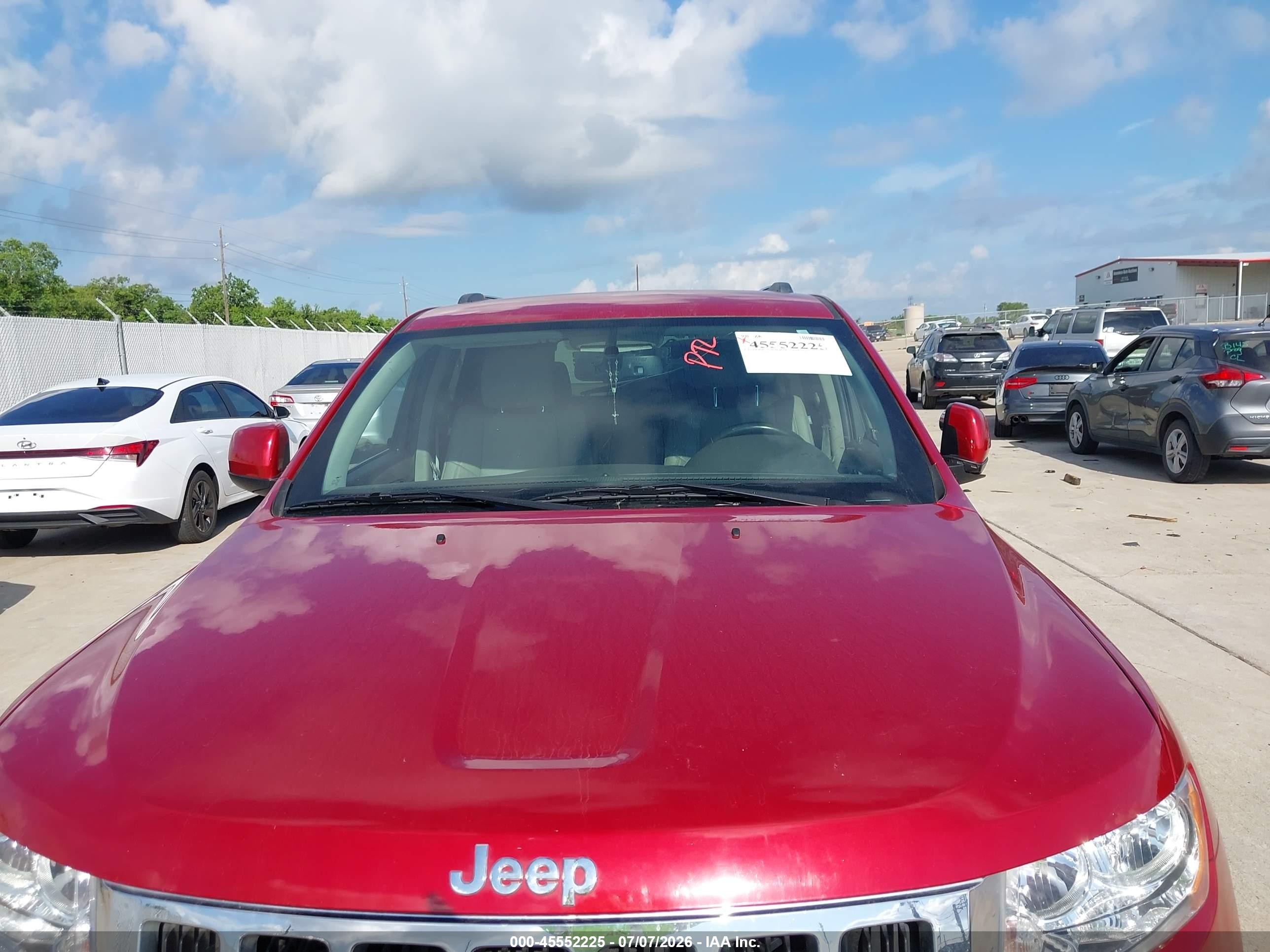 2011 Jeep Grand Cherokee Laredo Red vin: 1J4RS4GG8BC544902