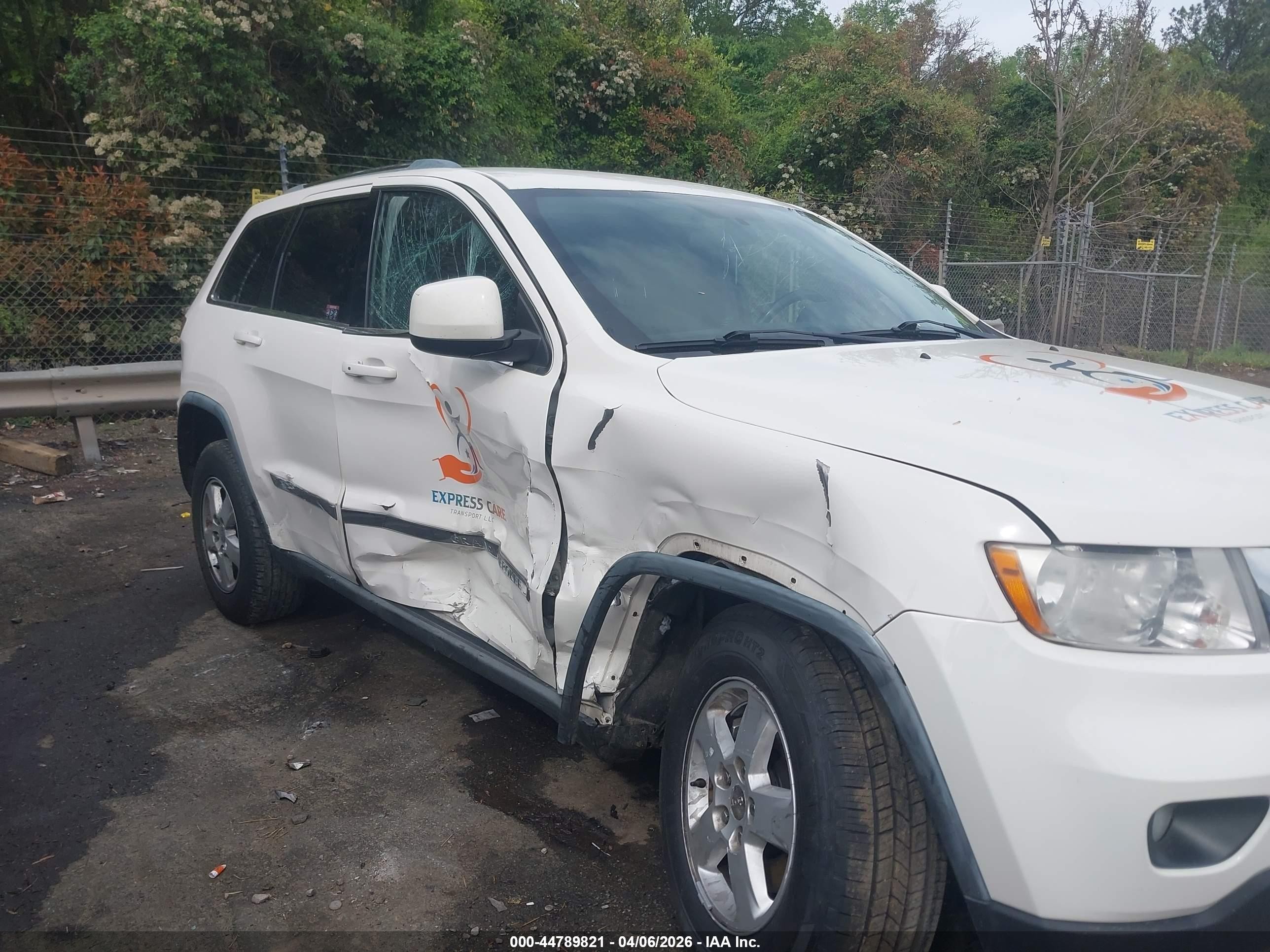 2011 Jeep Grand Cherokee Laredo Белый vin: 1J4RS4GG8BC554071