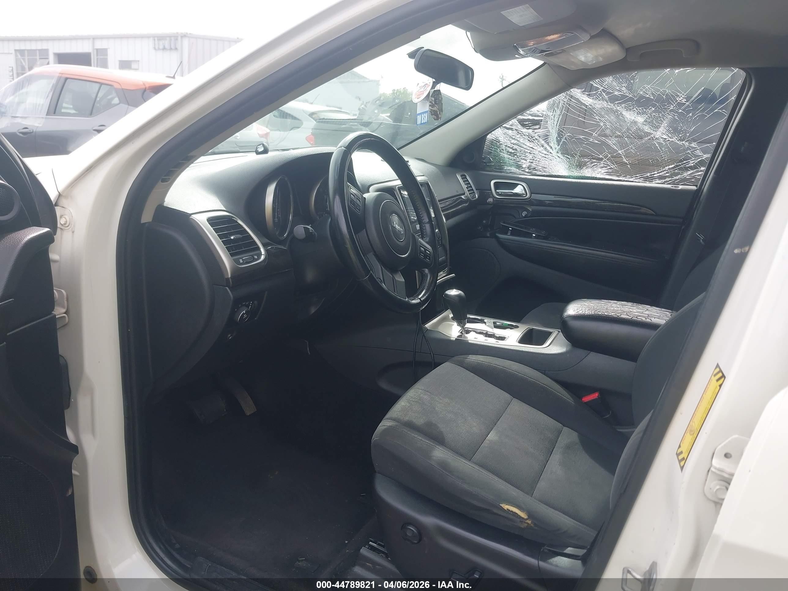 2011 Jeep Grand Cherokee Laredo Белый vin: 1J4RS4GG8BC554071