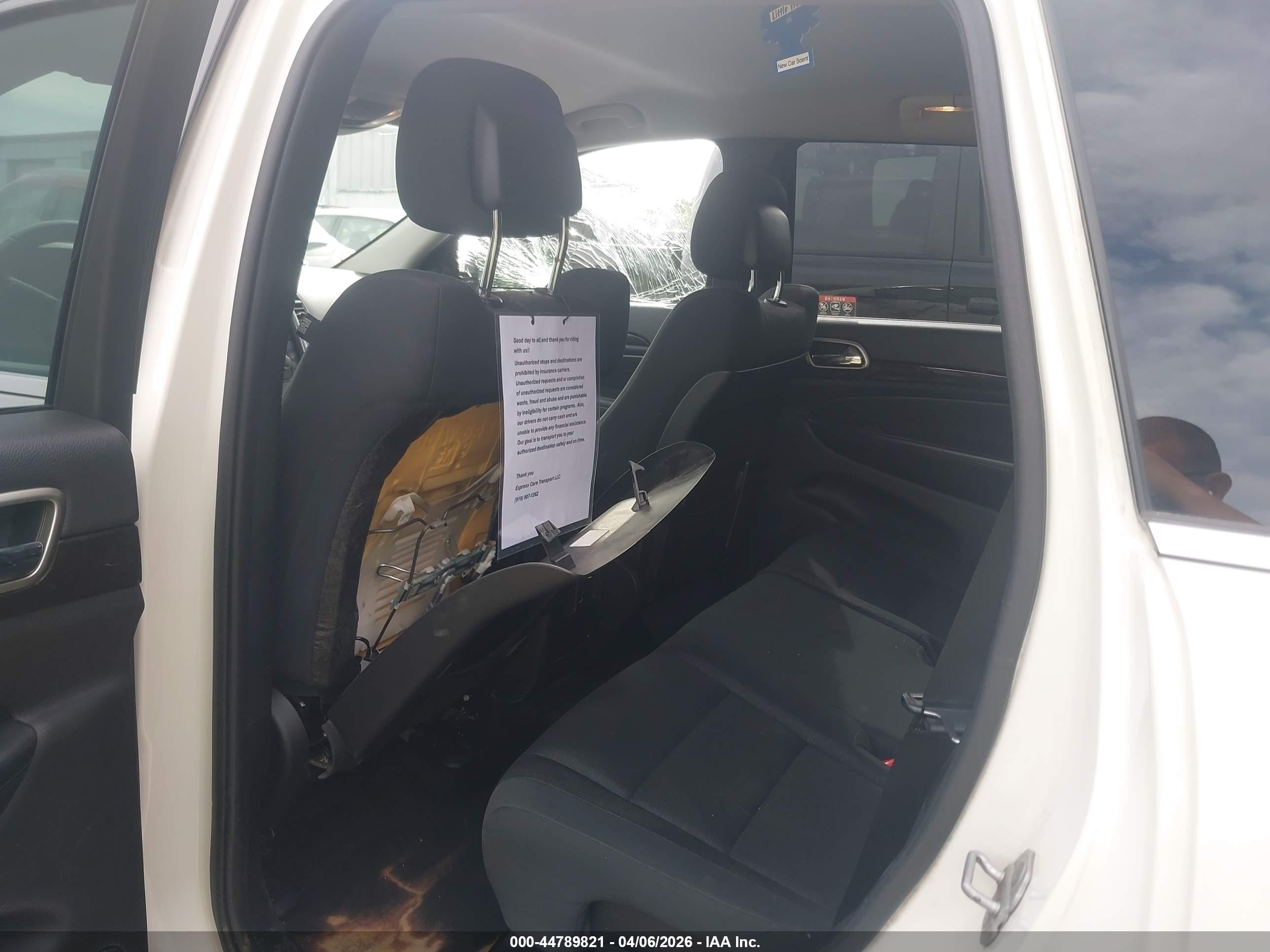 2011 Jeep Grand Cherokee Laredo Белый vin: 1J4RS4GG8BC554071