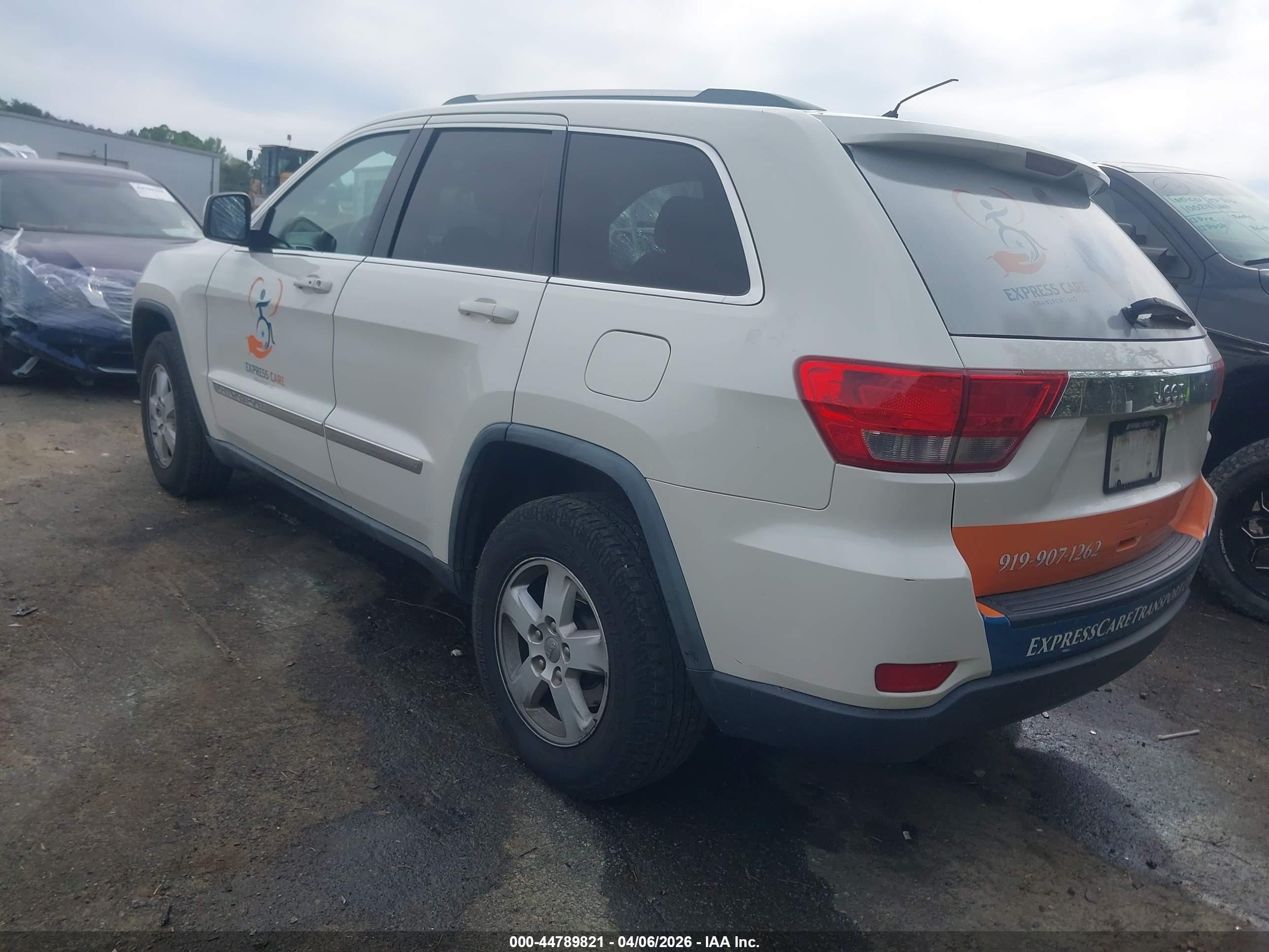 2011 Jeep Grand Cherokee Laredo Белый vin: 1J4RS4GG8BC554071