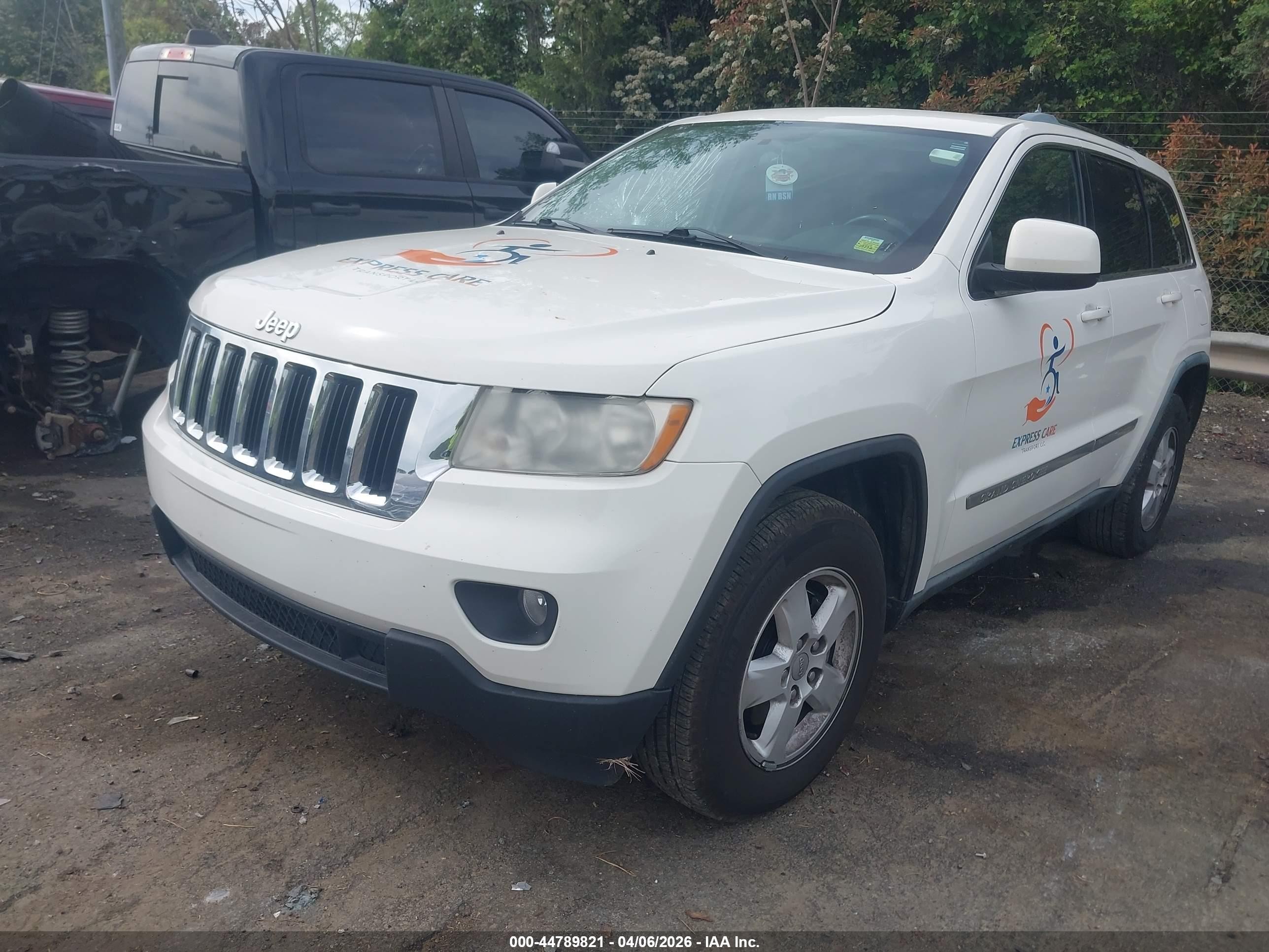 2011 Jeep Grand Cherokee Laredo Белый vin: 1J4RS4GG8BC554071