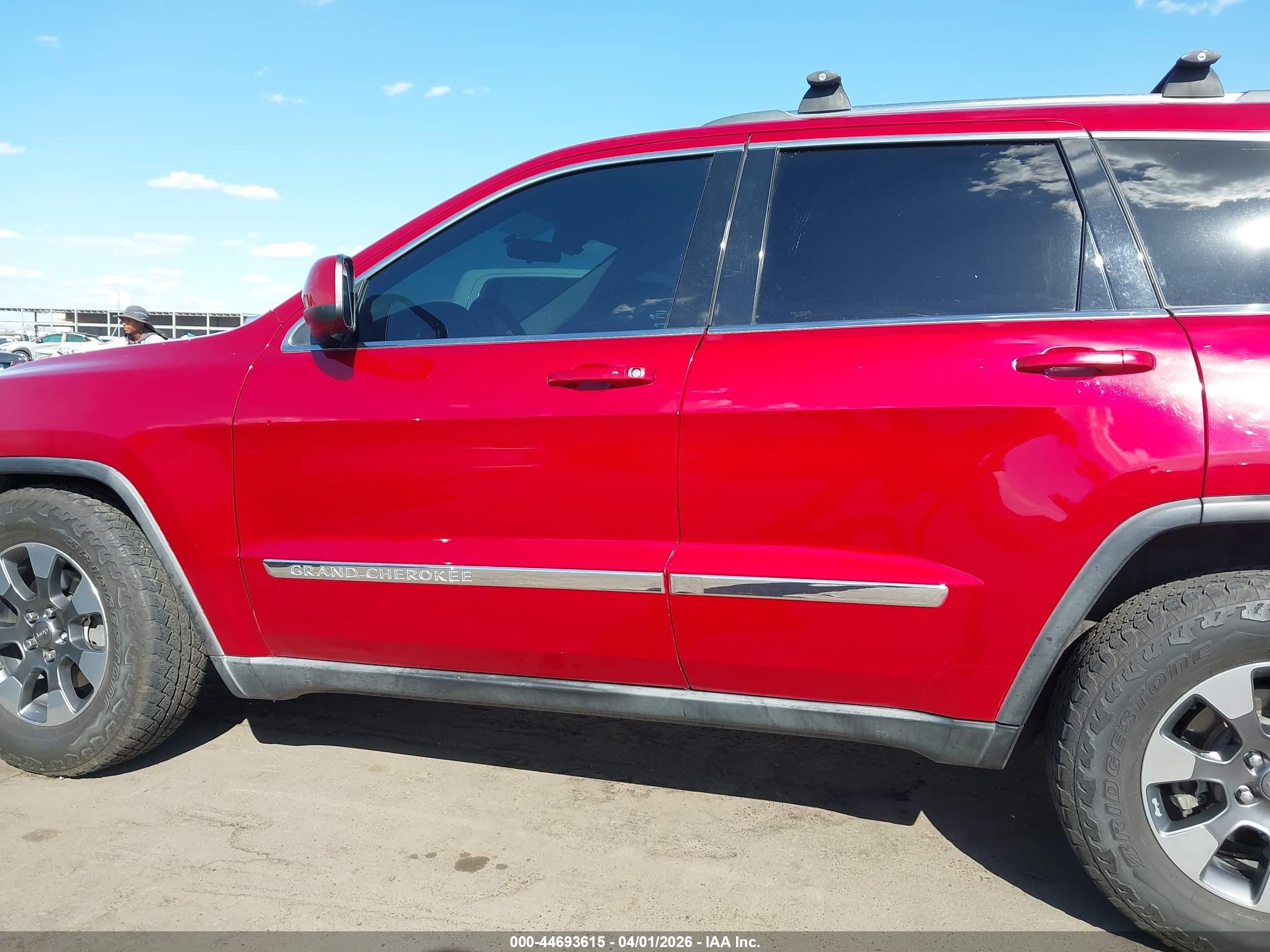 2011 Jeep Grand Cherokee Laredo Red vin: 1J4RS4GG9BC513612